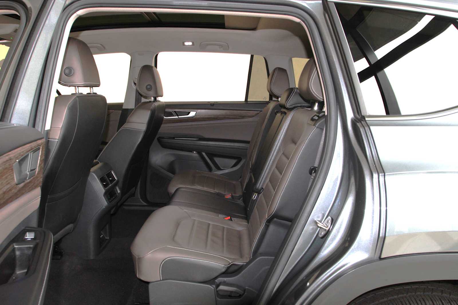 used 2024 Volkswagen Atlas car, priced at $33,957