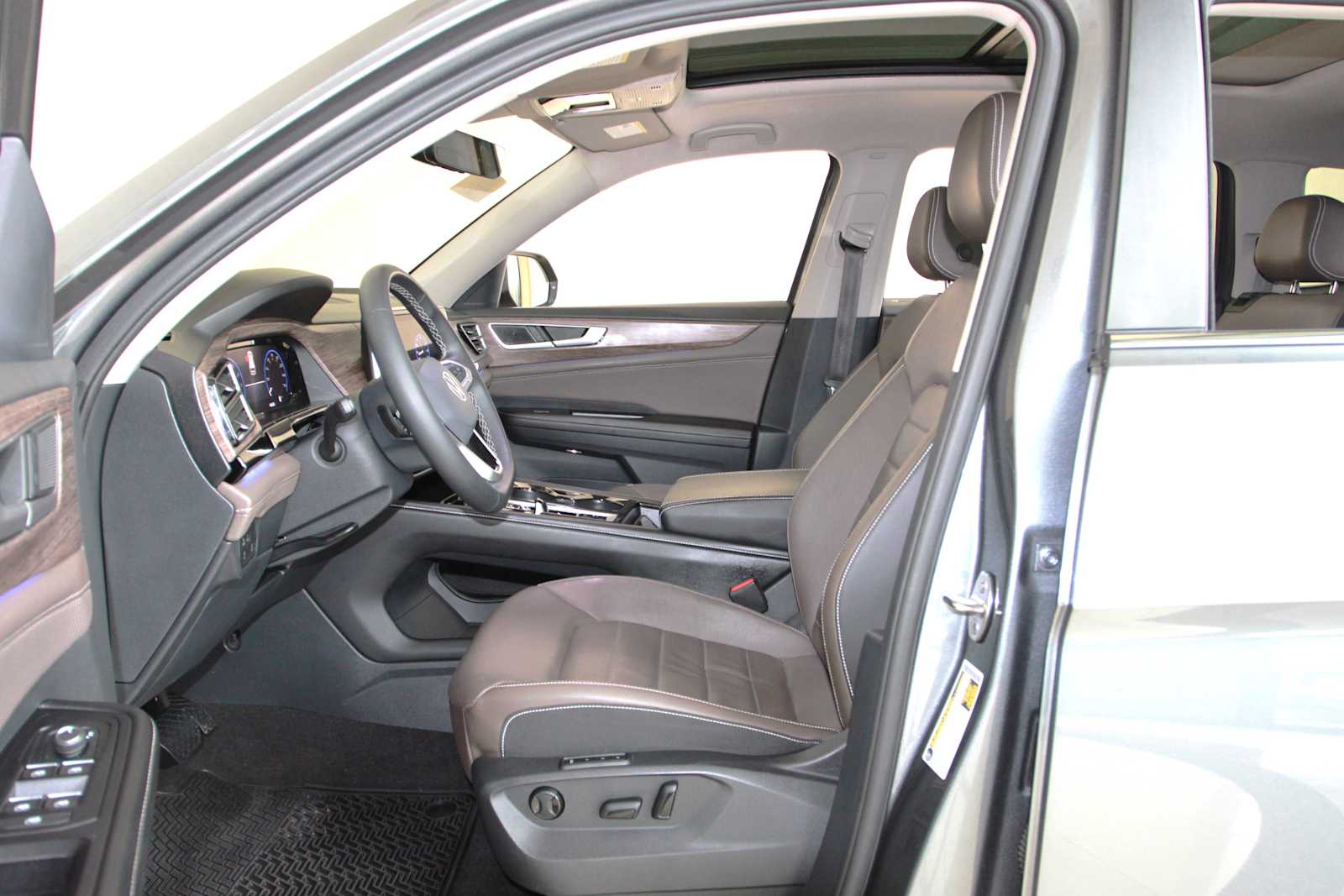 used 2024 Volkswagen Atlas car, priced at $33,957