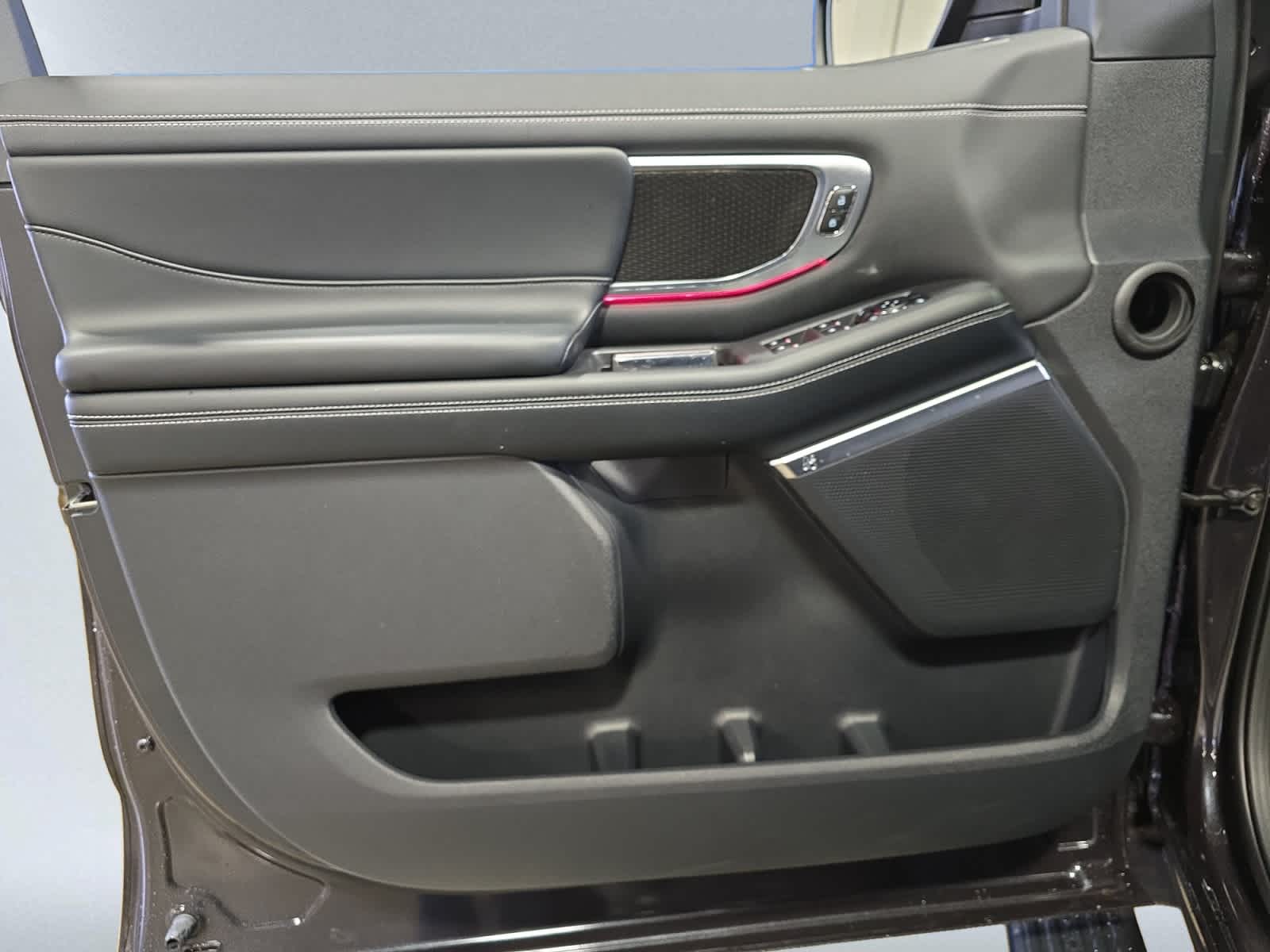 new 2025 Ford Expedition car, priced at $82,195