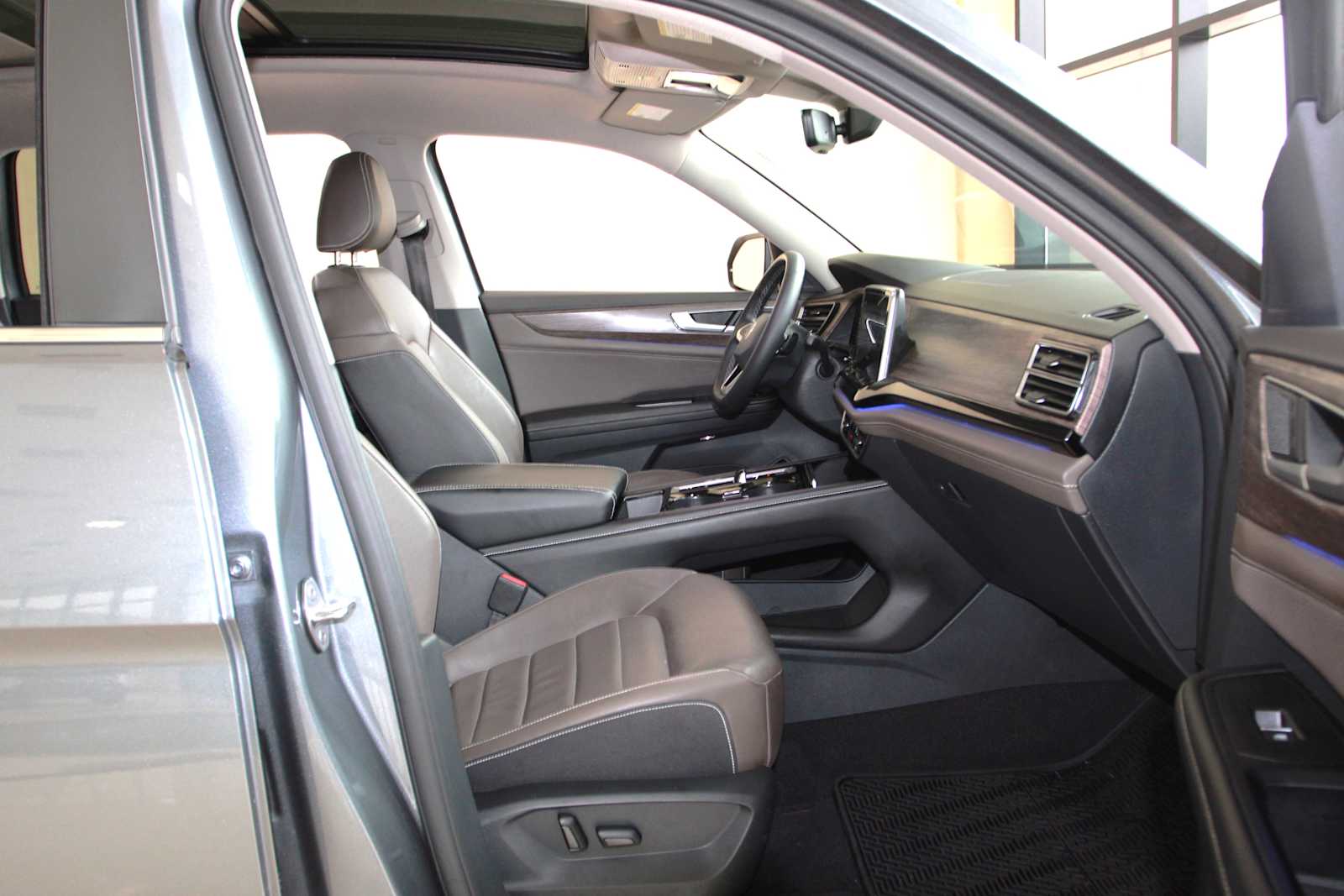 used 2024 Volkswagen Atlas car, priced at $33,957