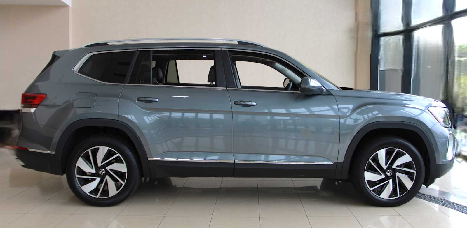 used 2024 Volkswagen Atlas car, priced at $33,957