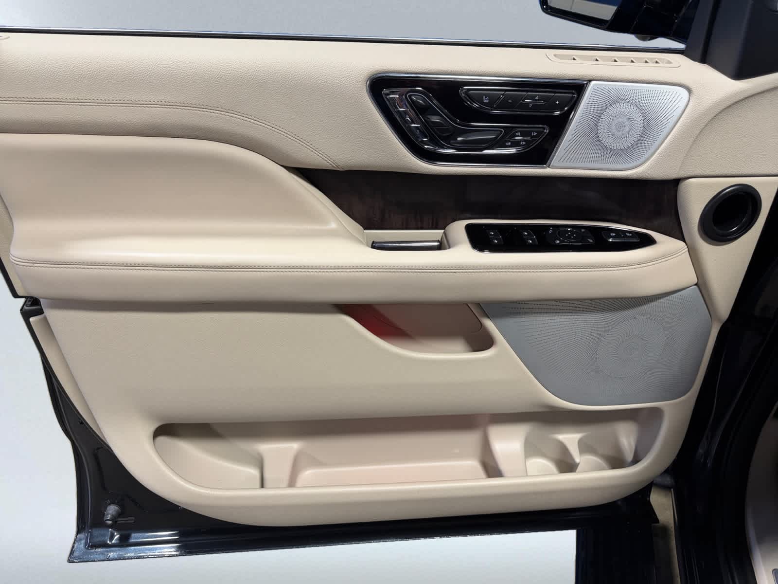 used 2021 Lincoln Navigator car, priced at $46,988