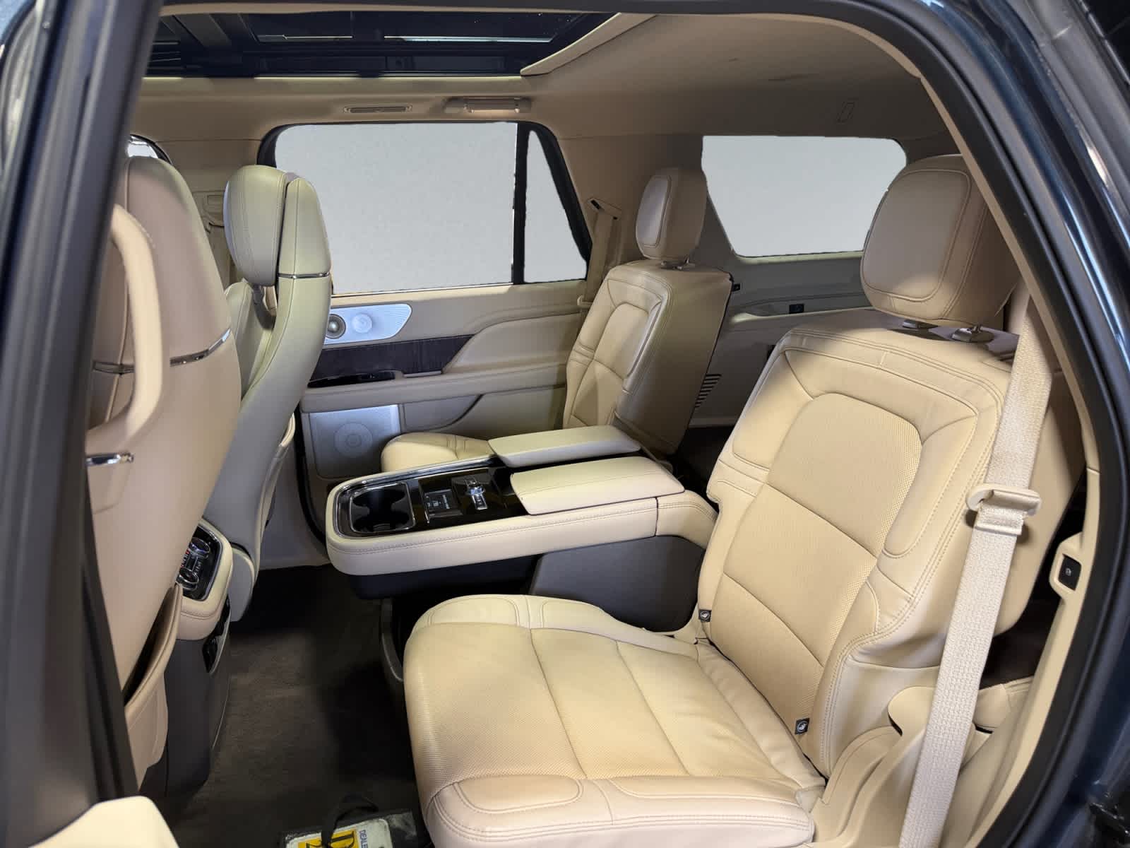 used 2021 Lincoln Navigator car, priced at $46,988