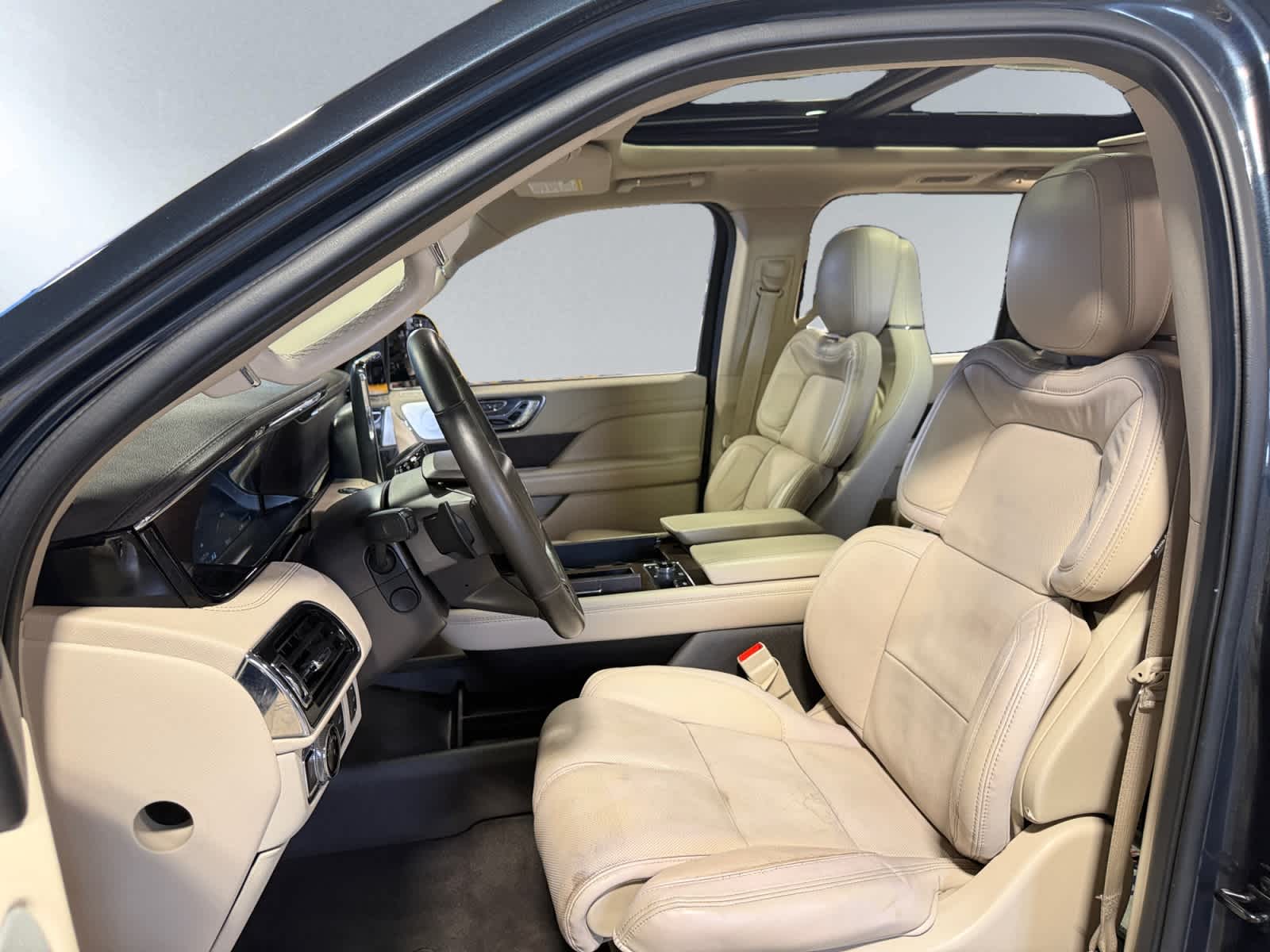 used 2021 Lincoln Navigator car, priced at $46,988