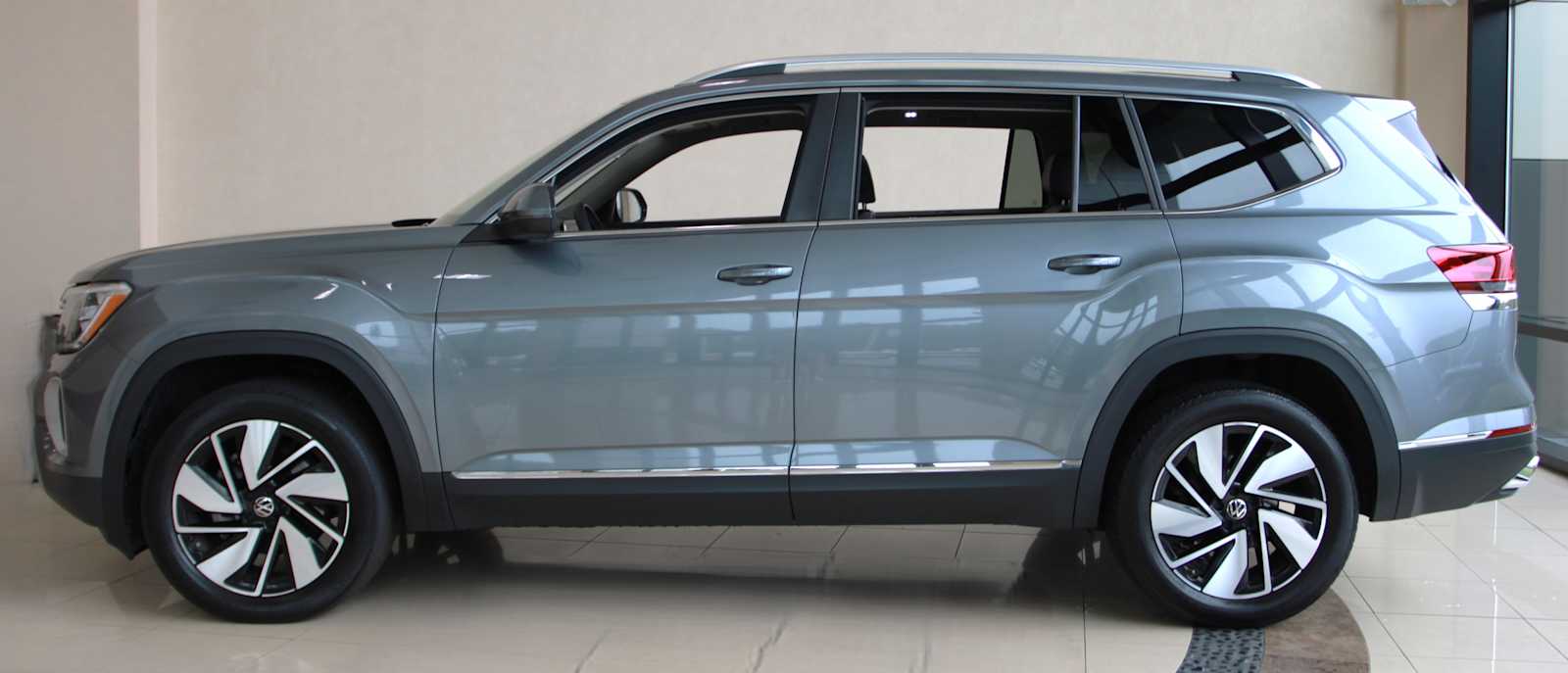 used 2024 Volkswagen Atlas car, priced at $33,957