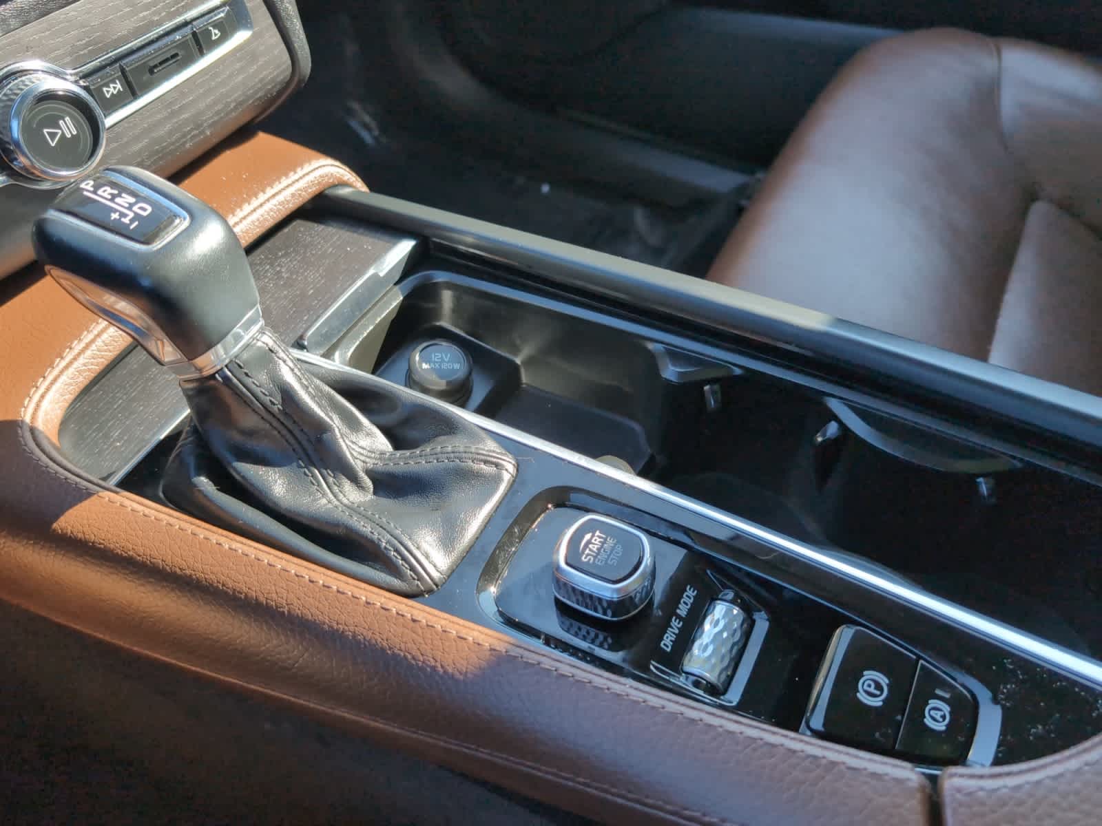 used 2020 Volvo XC90 car, priced at $25,286