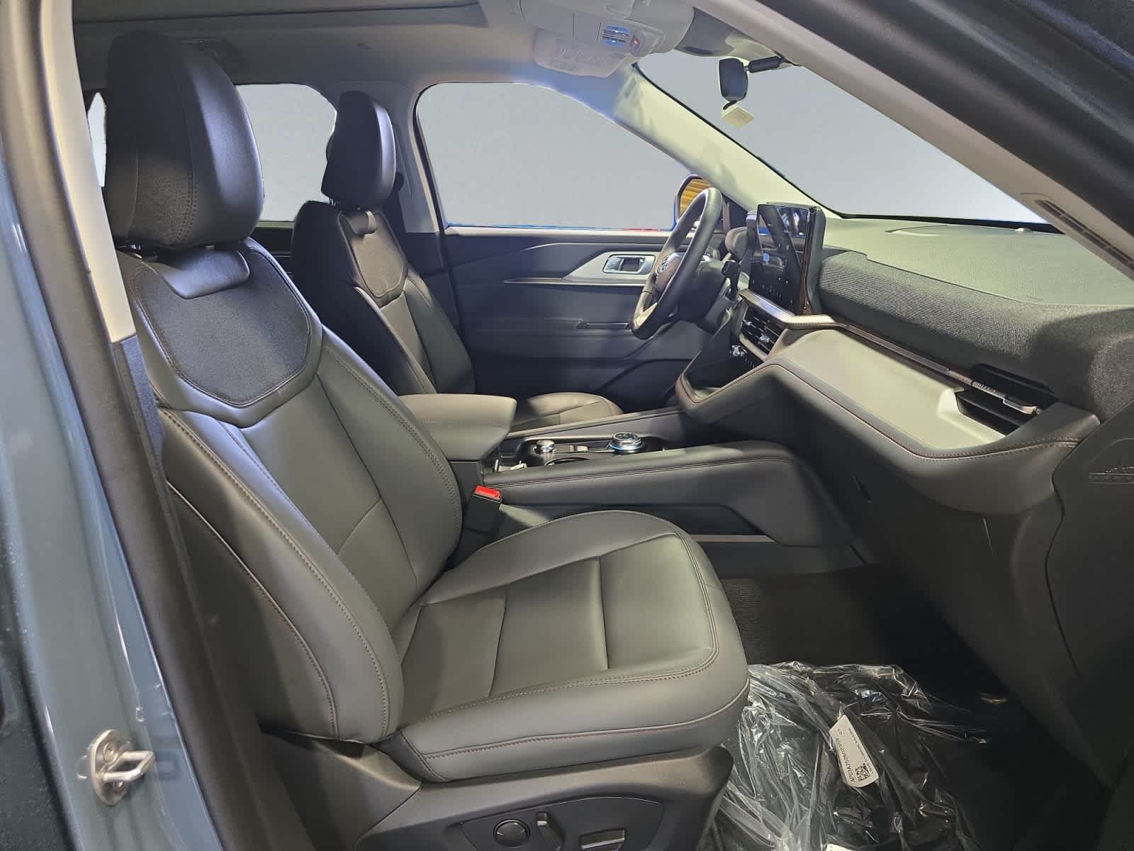 new 2025 Ford Explorer car, priced at $48,800