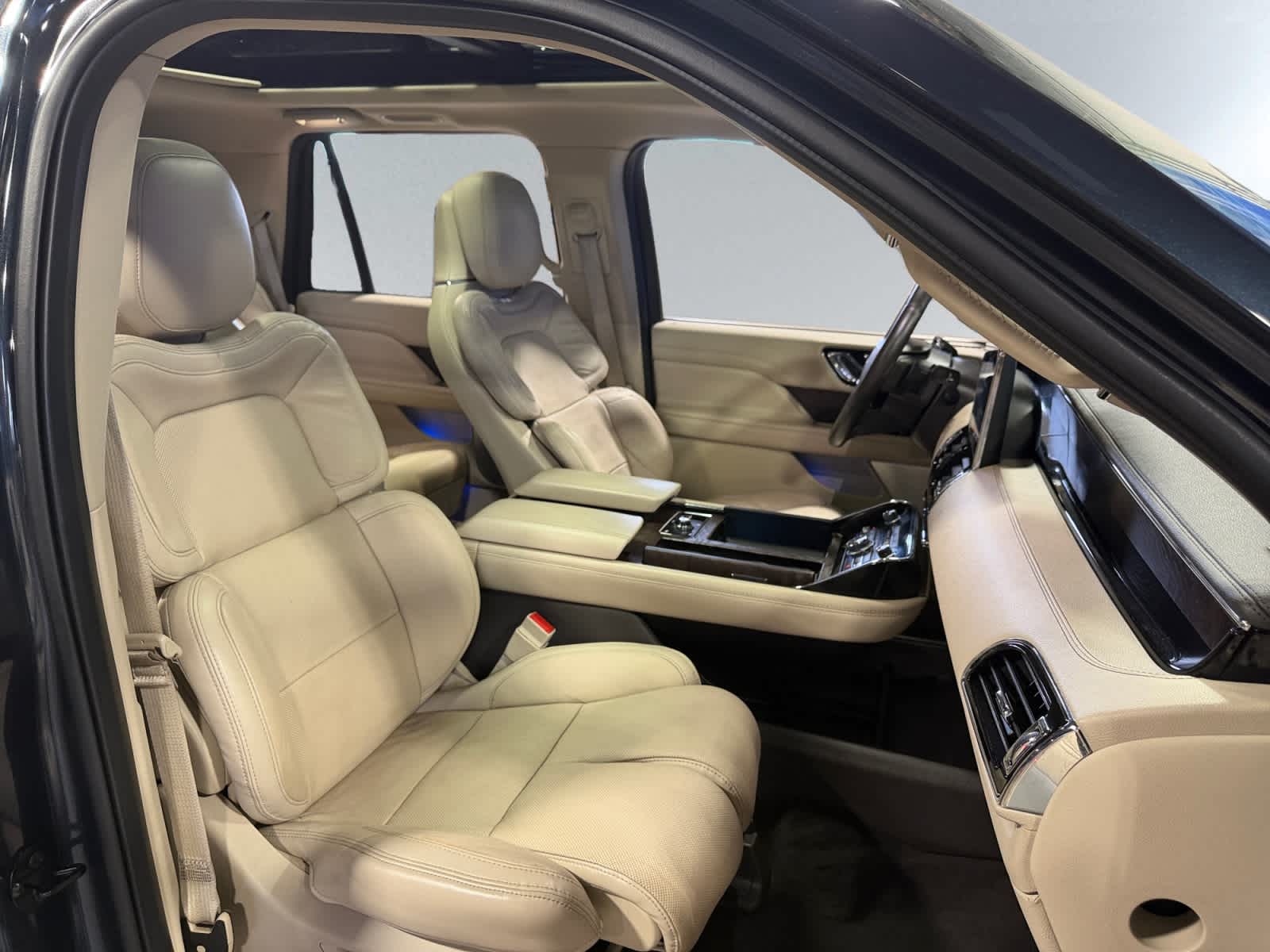 used 2021 Lincoln Navigator car, priced at $46,988