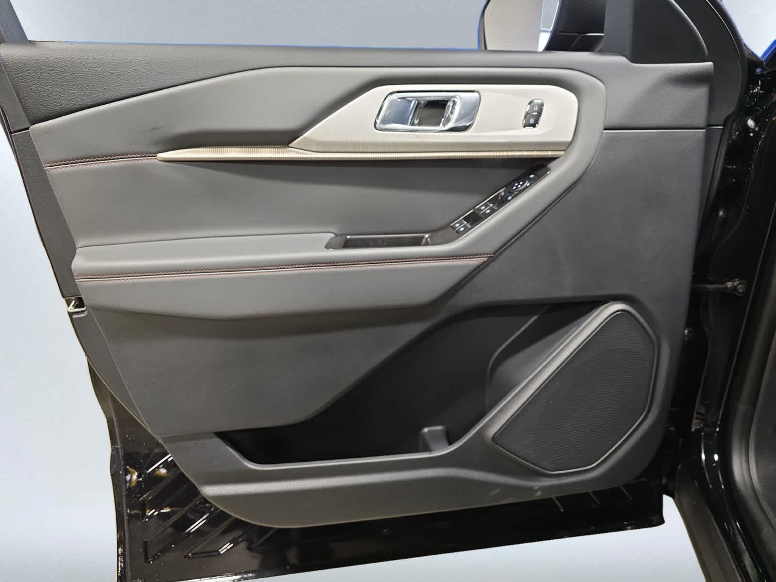 new 2025 Ford Explorer car, priced at $48,295