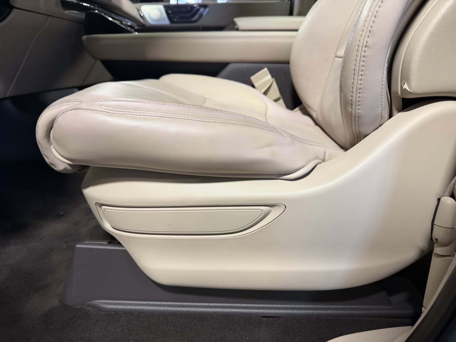 used 2021 Lincoln Navigator car, priced at $46,988