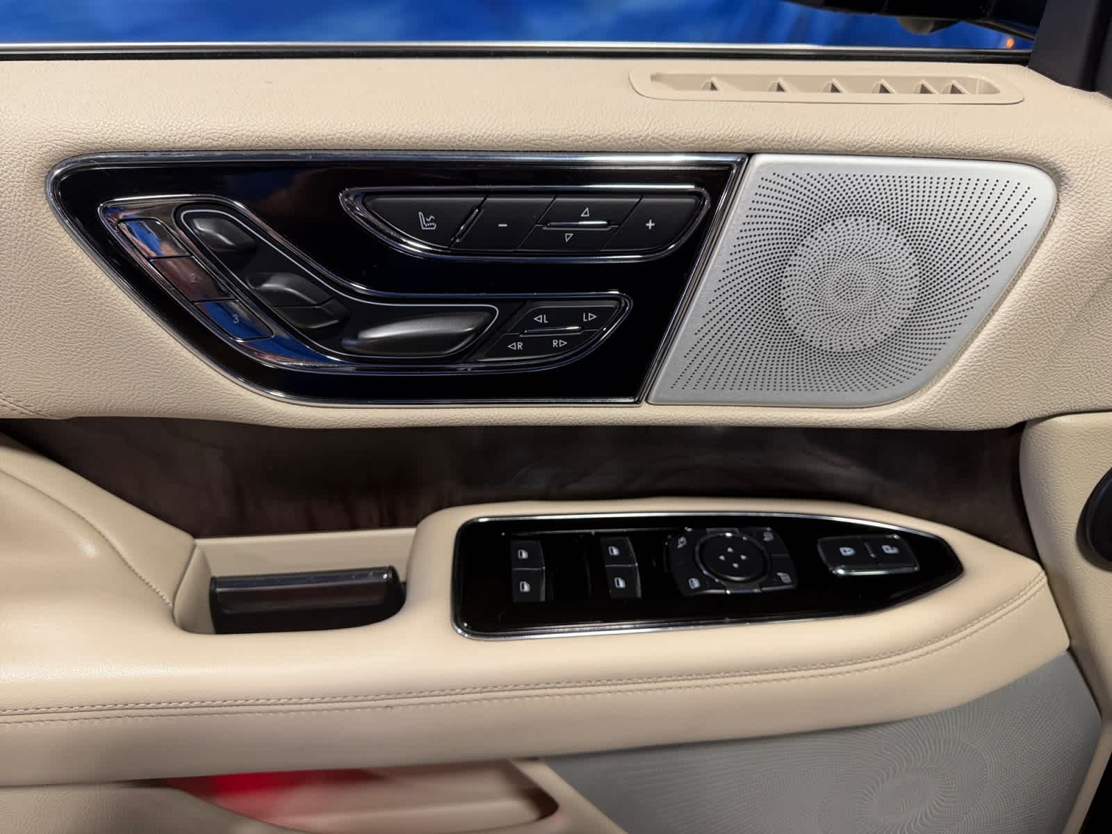 used 2021 Lincoln Navigator car, priced at $46,988