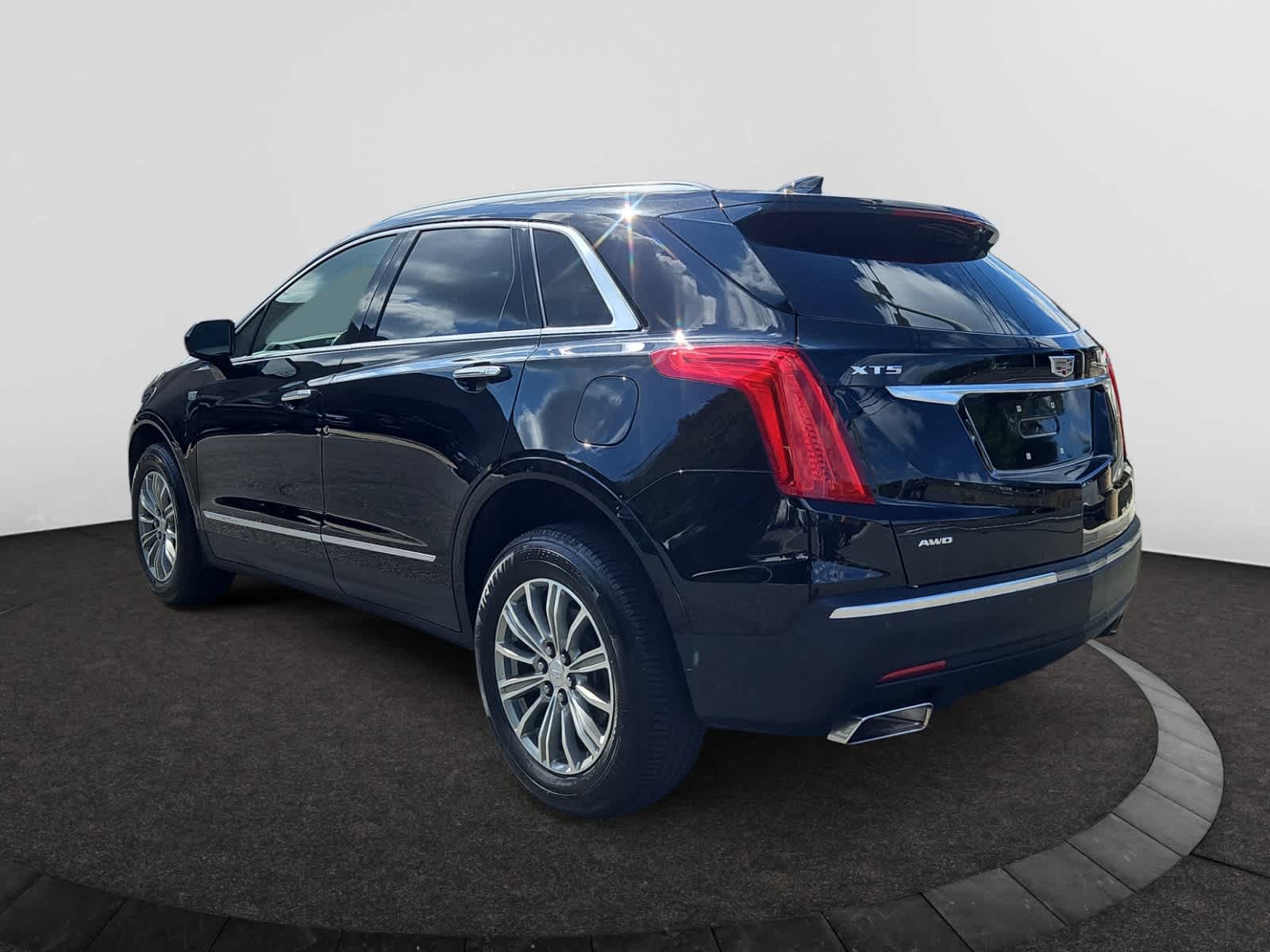 used 2019 Cadillac XT5 car, priced at $29,998