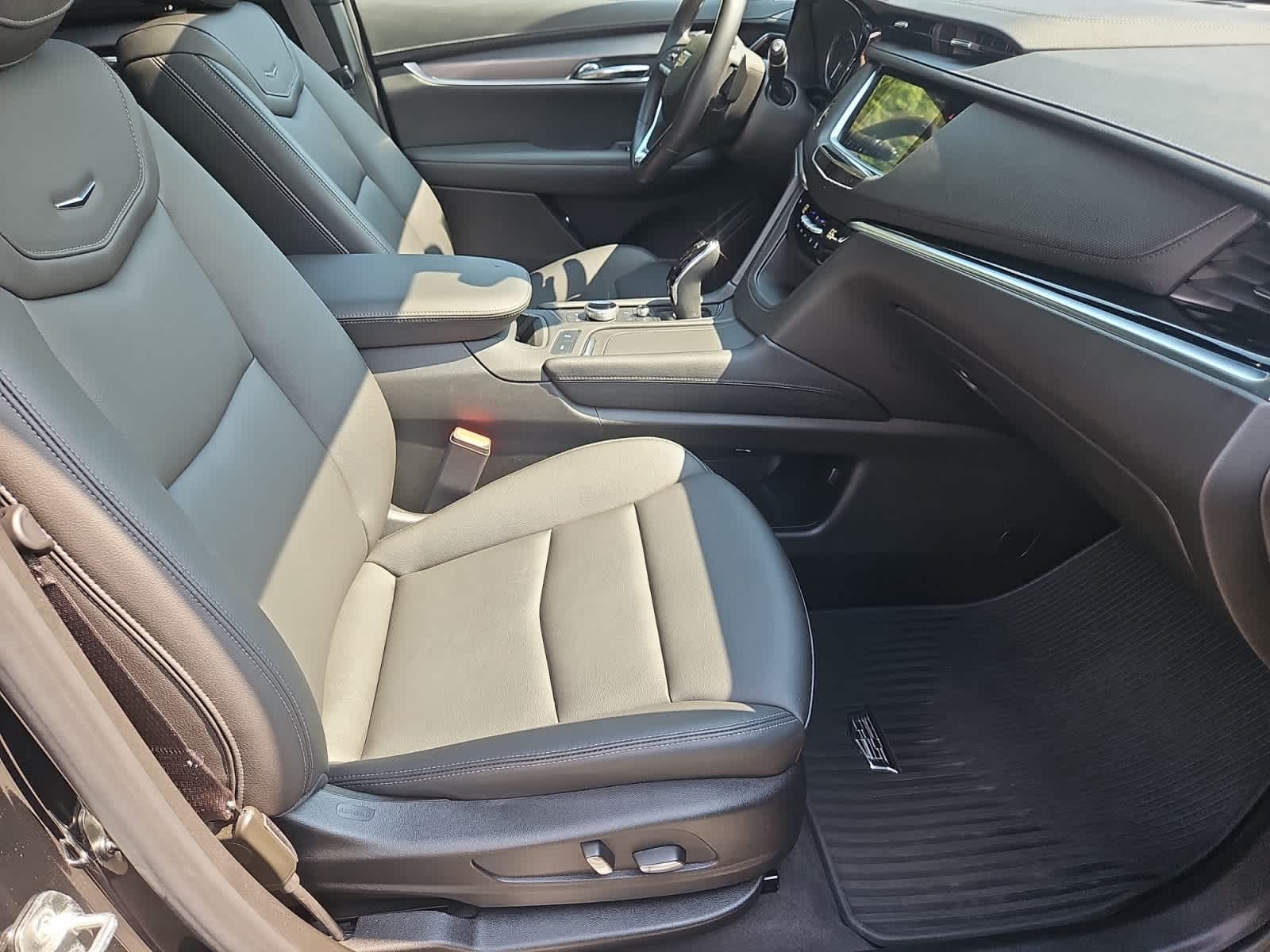 used 2024 Cadillac XT6 car, priced at $42,788