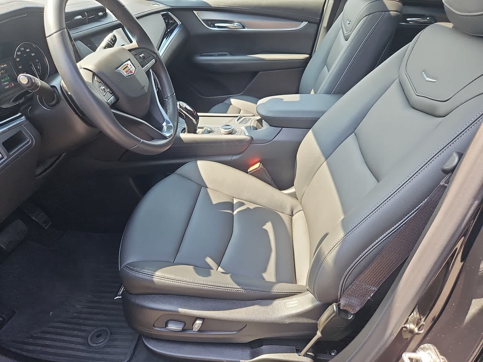 used 2024 Cadillac XT6 car, priced at $42,788