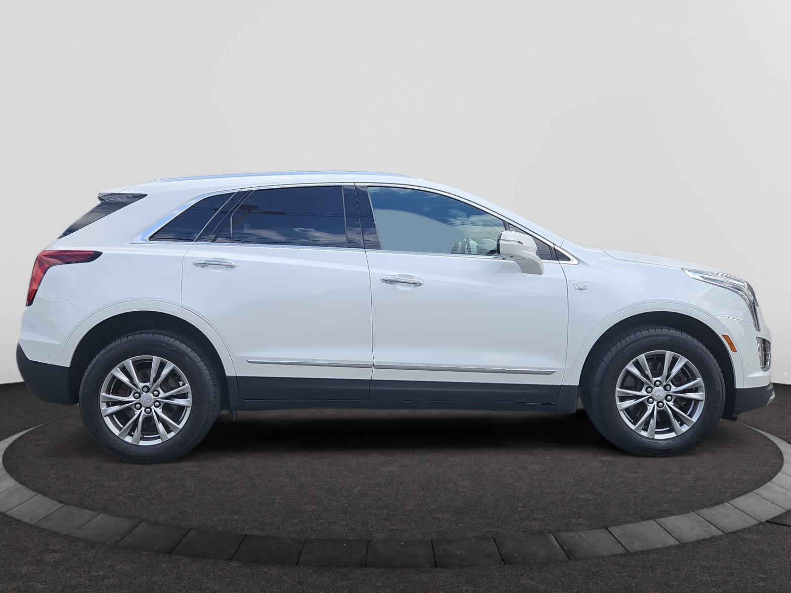 used 2023 Cadillac XT5 car, priced at $33,788