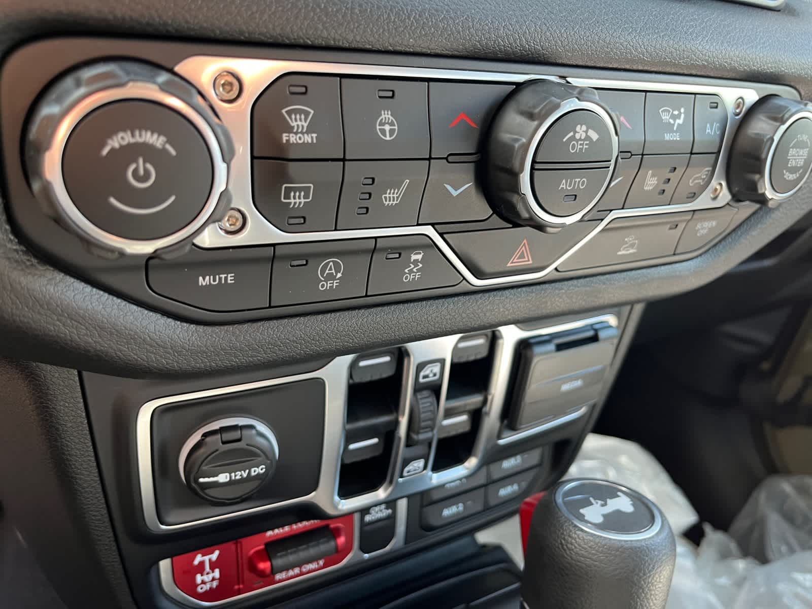 new 2025 Jeep Wrangler car, priced at $53,075