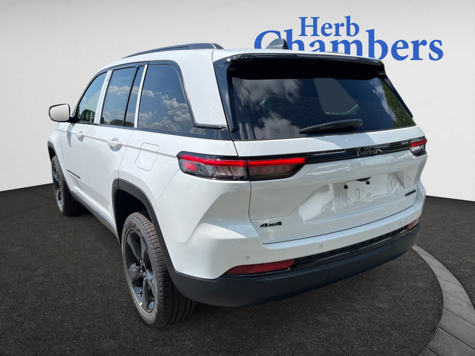 new 2025 Jeep Grand Cherokee car, priced at $52,140