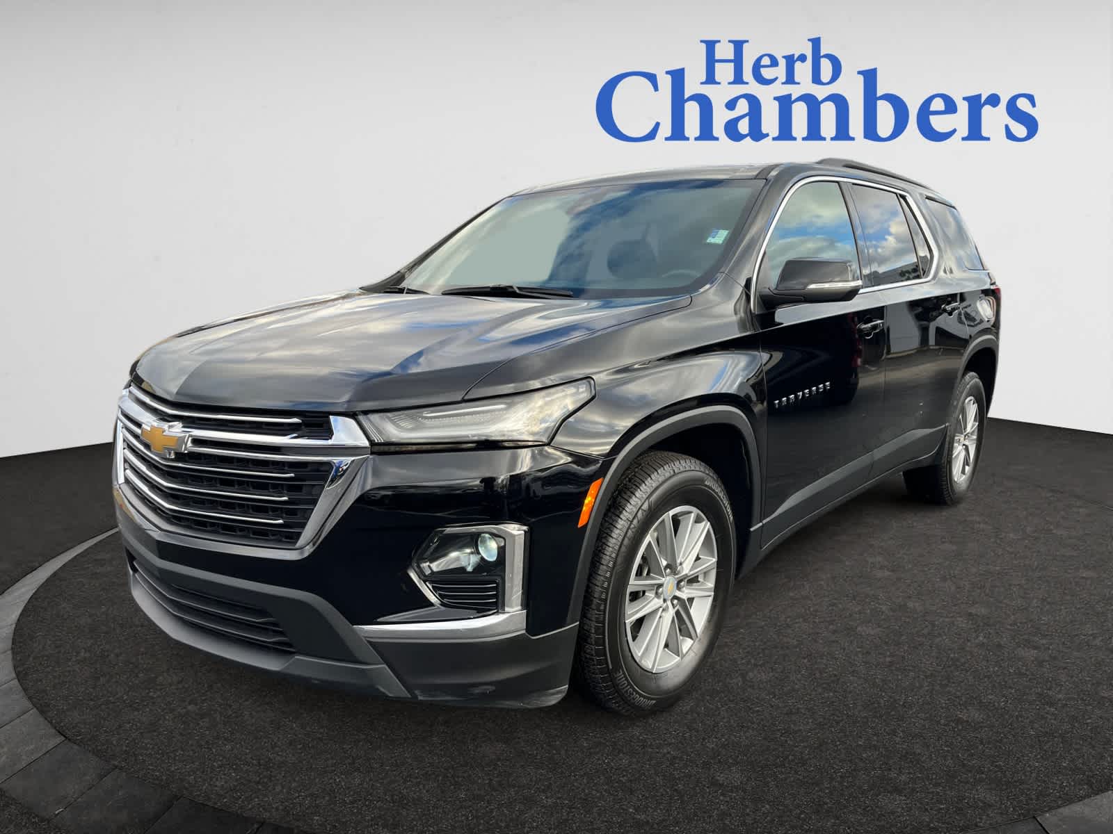 used 2022 Chevrolet Traverse car, priced at $33,328