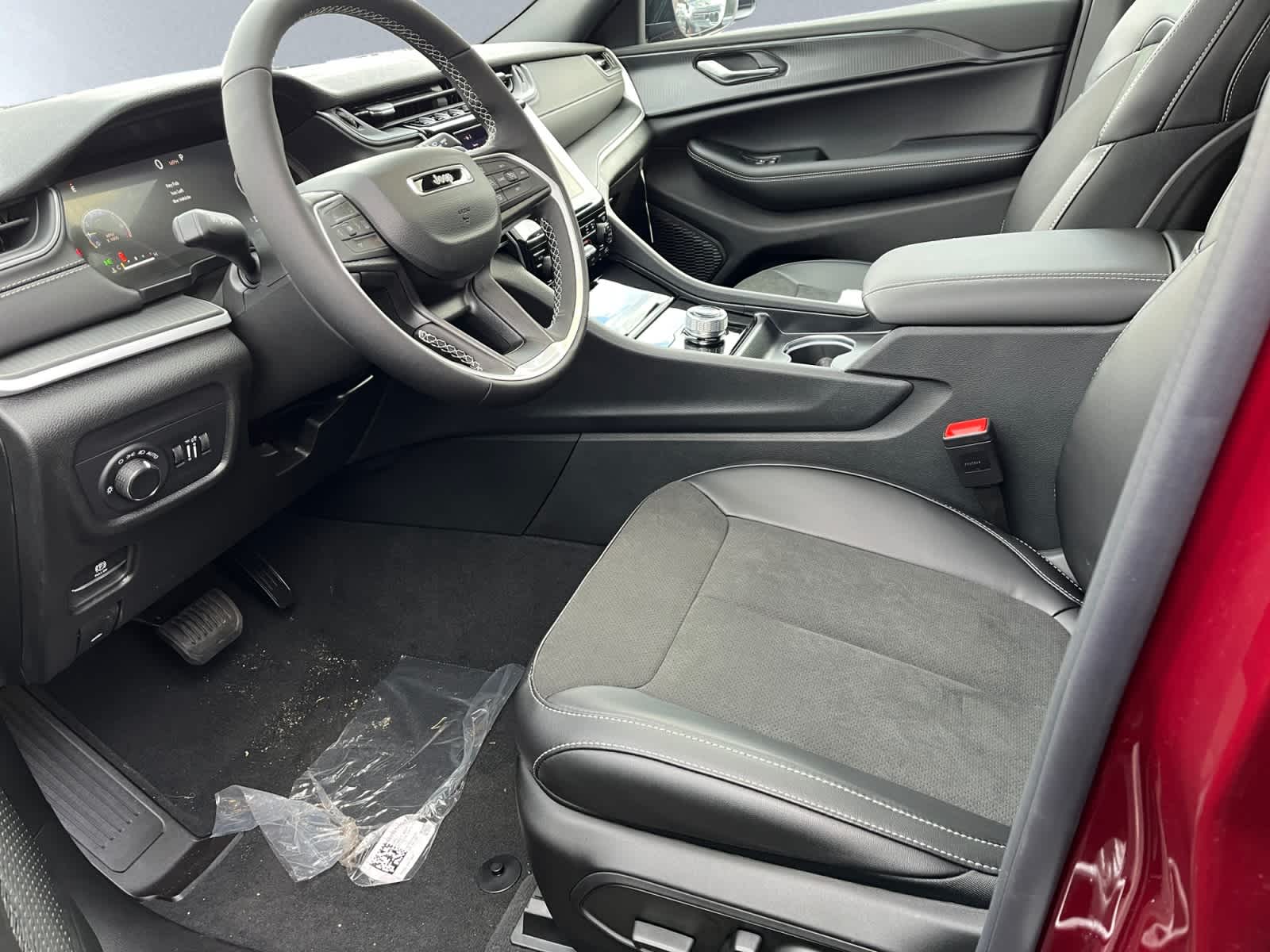 new 2025 Jeep Grand Cherokee car, priced at $45,270