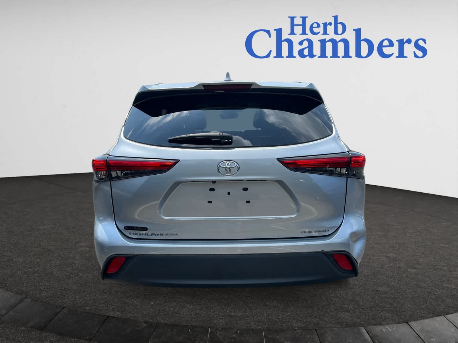 used 2022 Toyota Highlander car, priced at $32,487