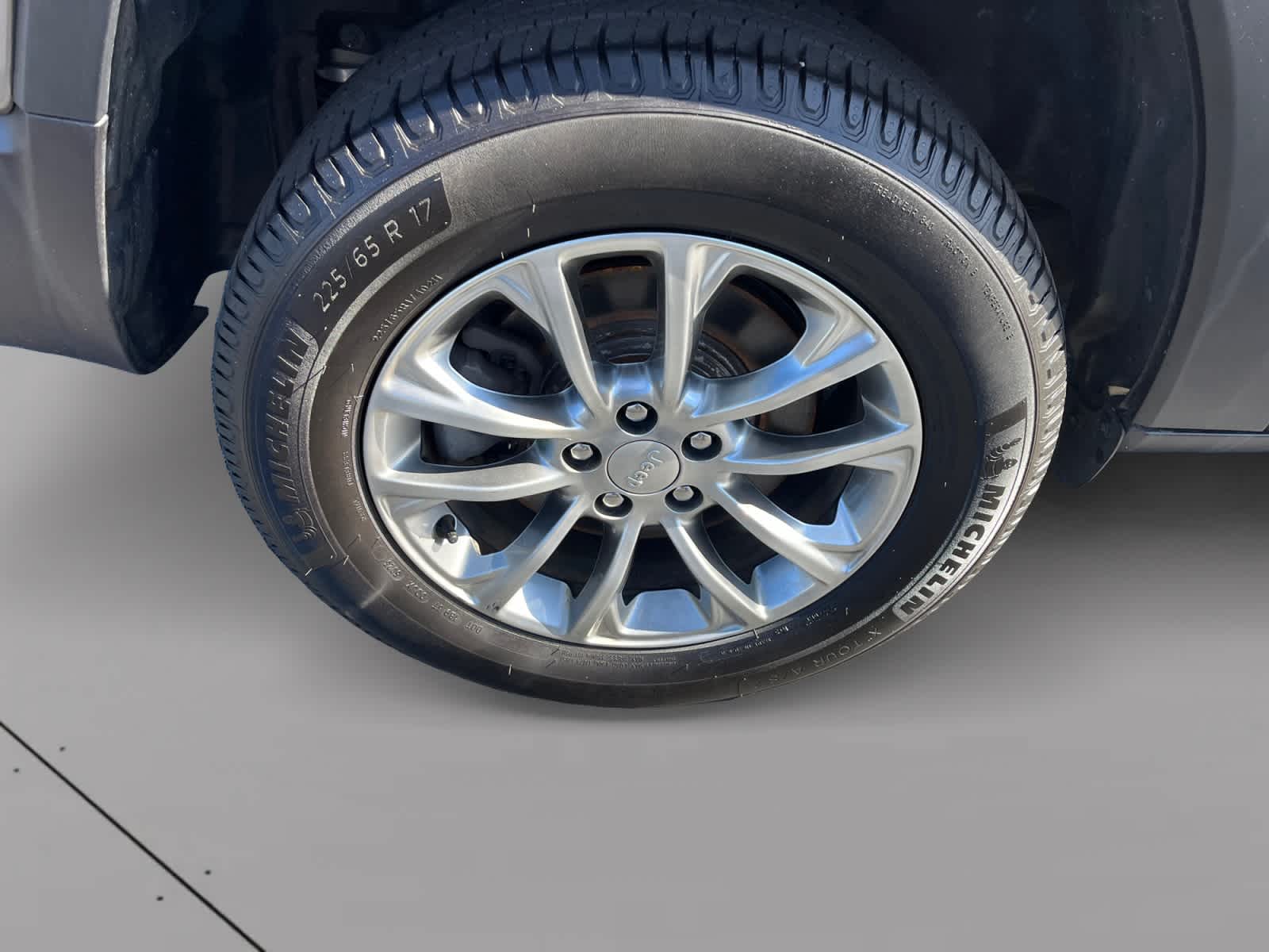 used 2021 Jeep Cherokee car, priced at $19,156