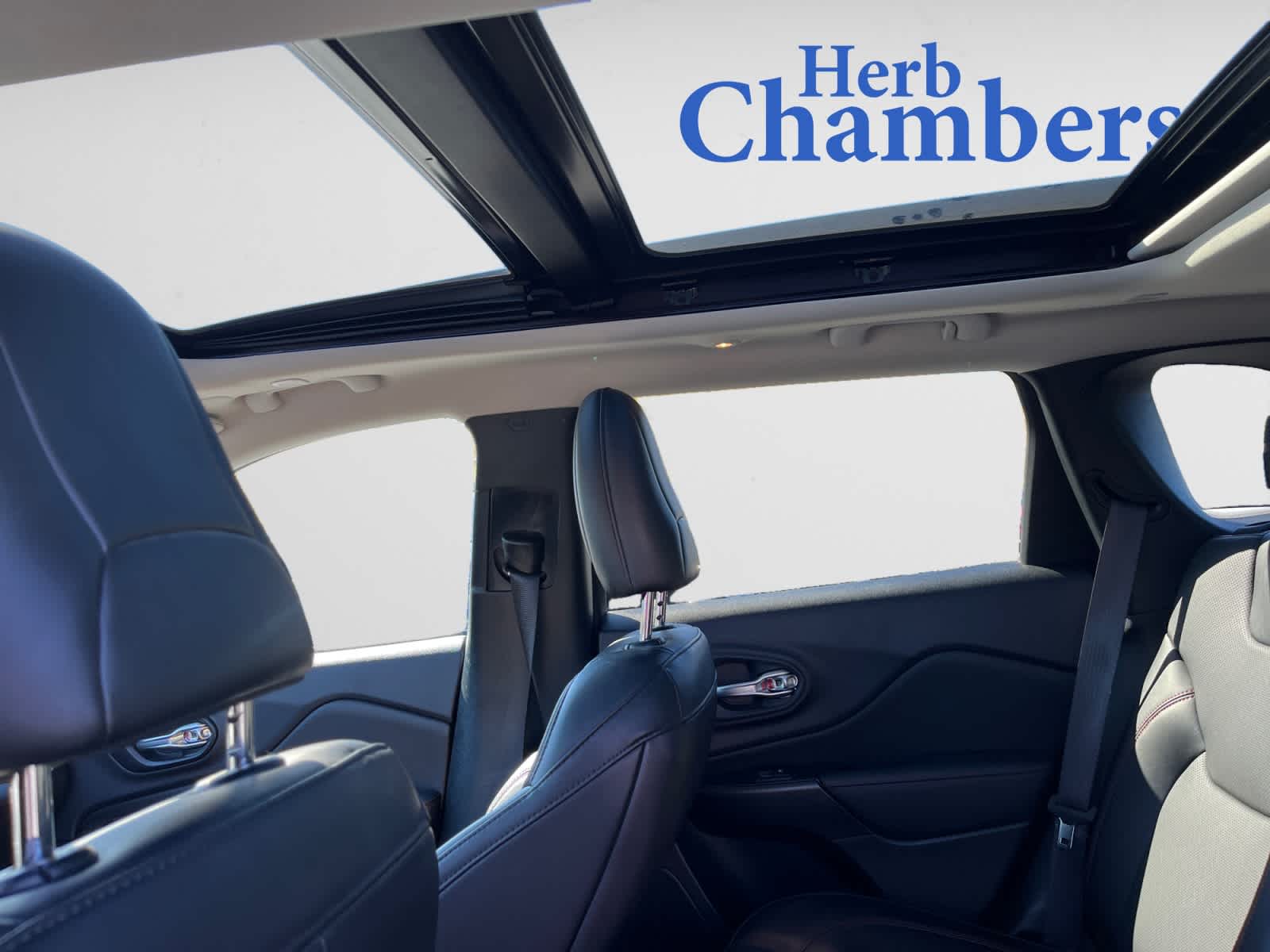 used 2023 Jeep Cherokee car, priced at $27,294