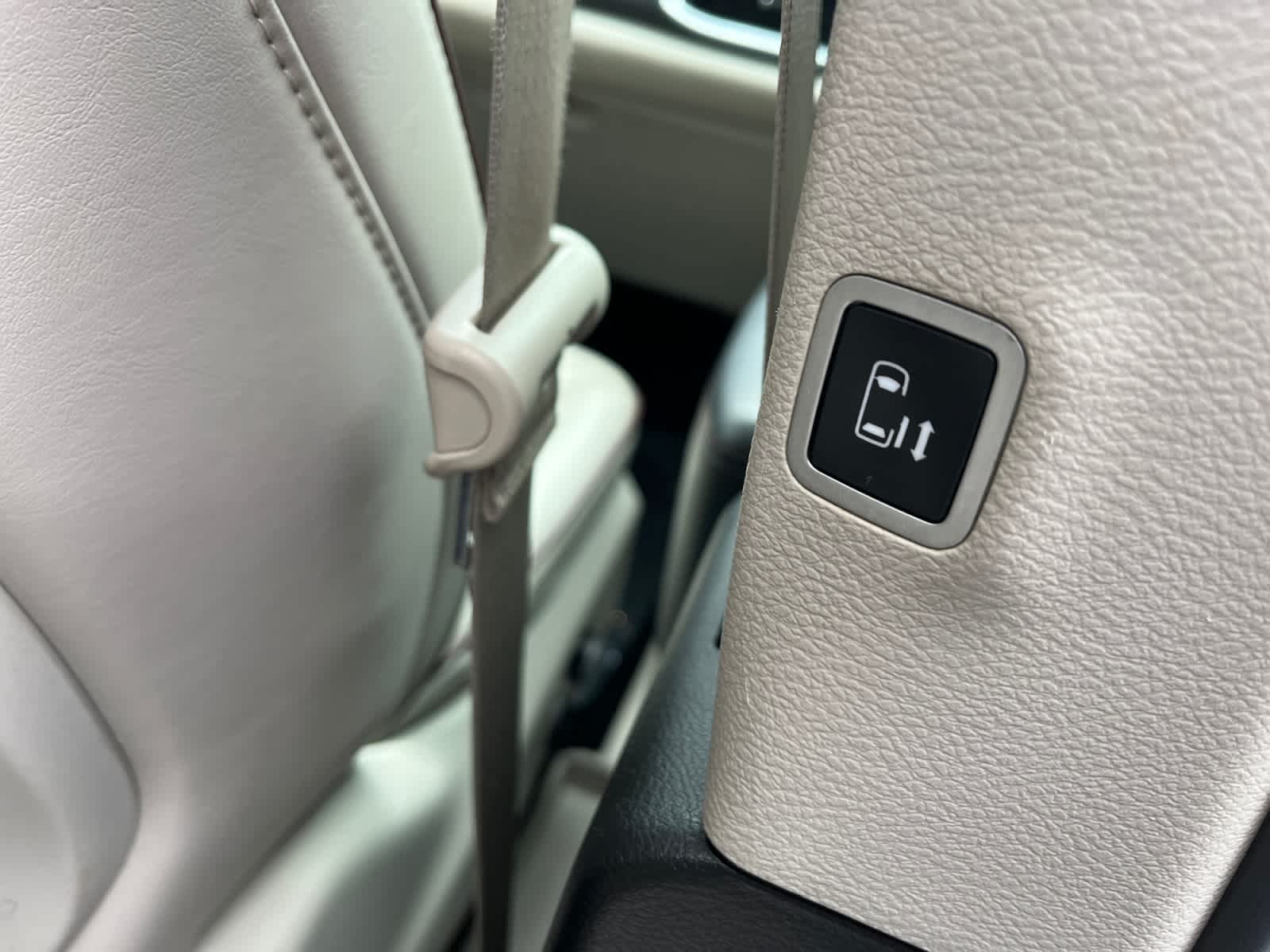 used 2018 Chrysler Pacifica car, priced at $17,371