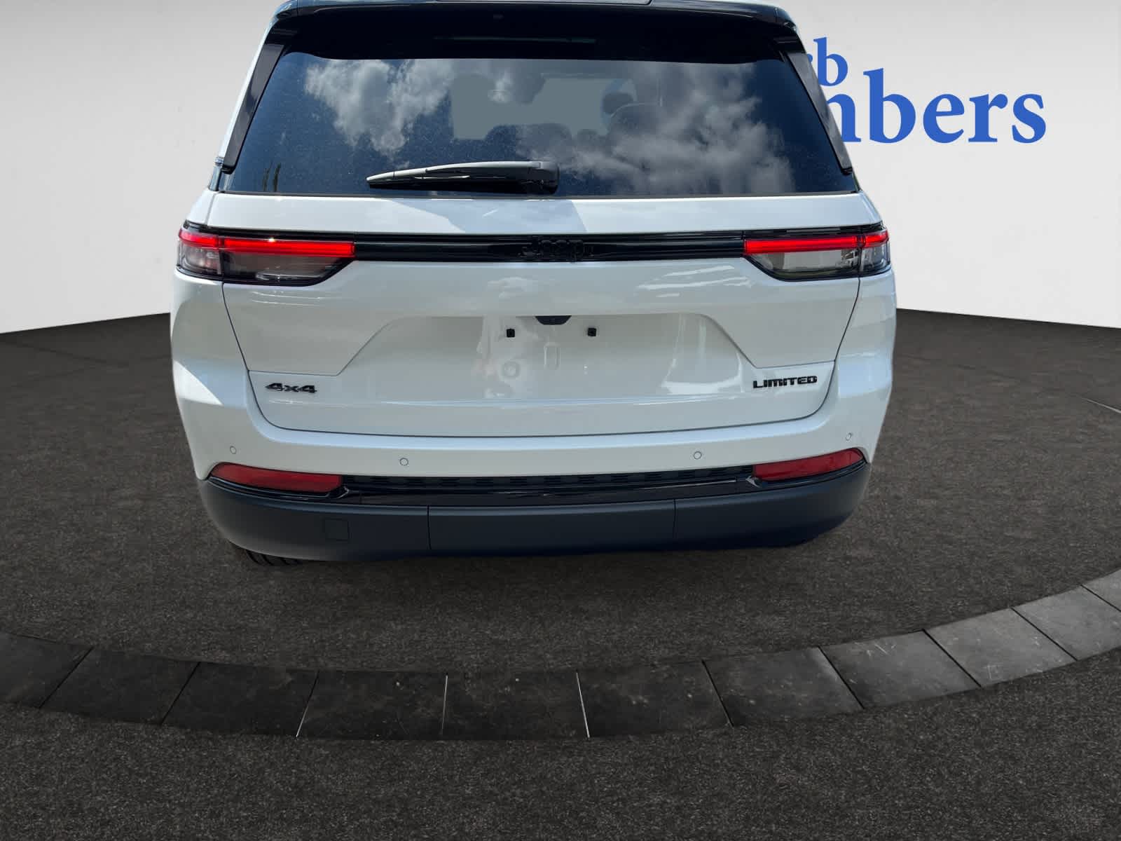 new 2025 Jeep Grand Cherokee car, priced at $52,140