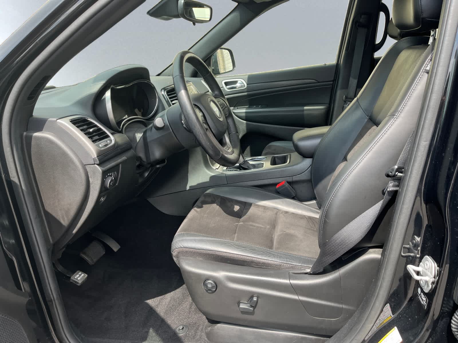 used 2021 Jeep Grand Cherokee car, priced at $25,987
