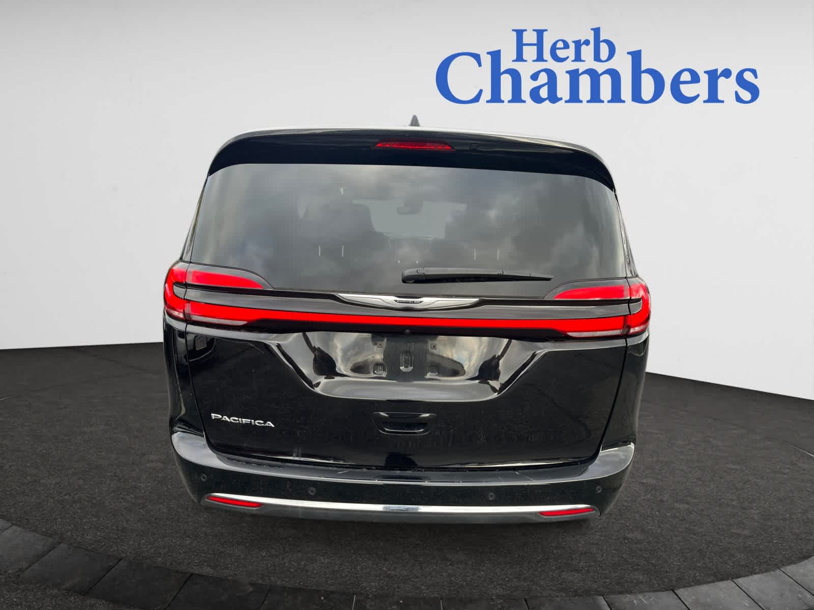 used 2025 Chrysler Pacifica car, priced at $35,874