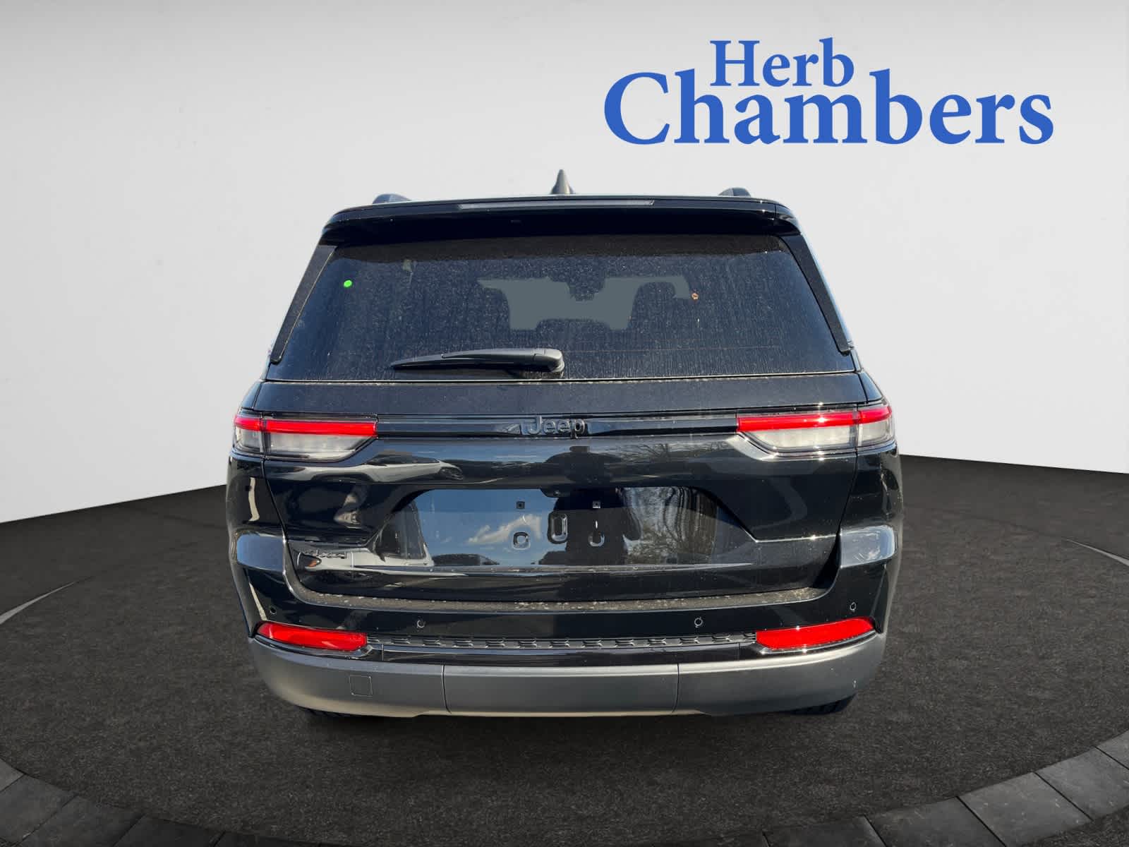 new 2025 Jeep Grand Cherokee car, priced at $45,270