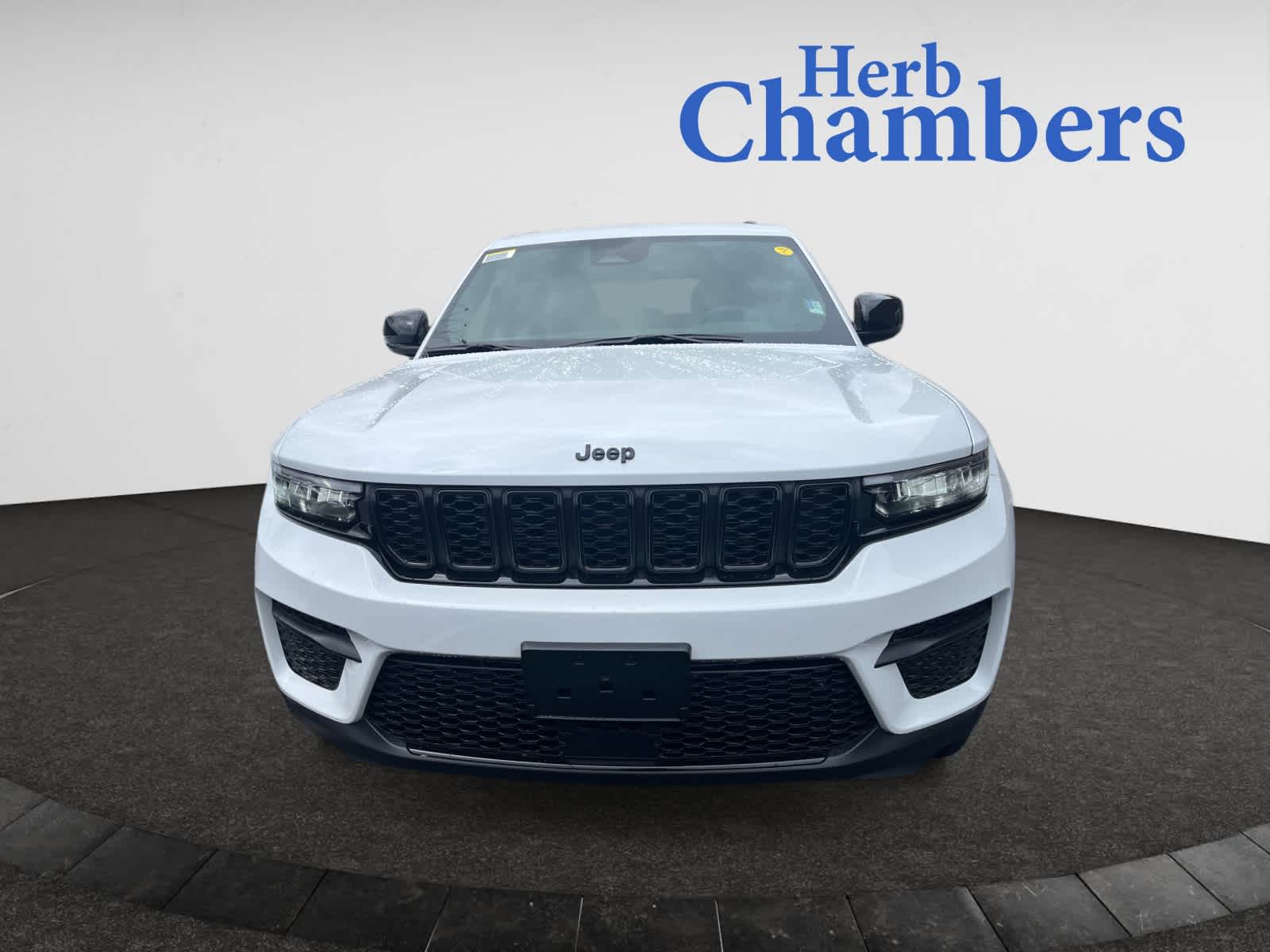 new 2025 Jeep Grand Cherokee car, priced at $43,680