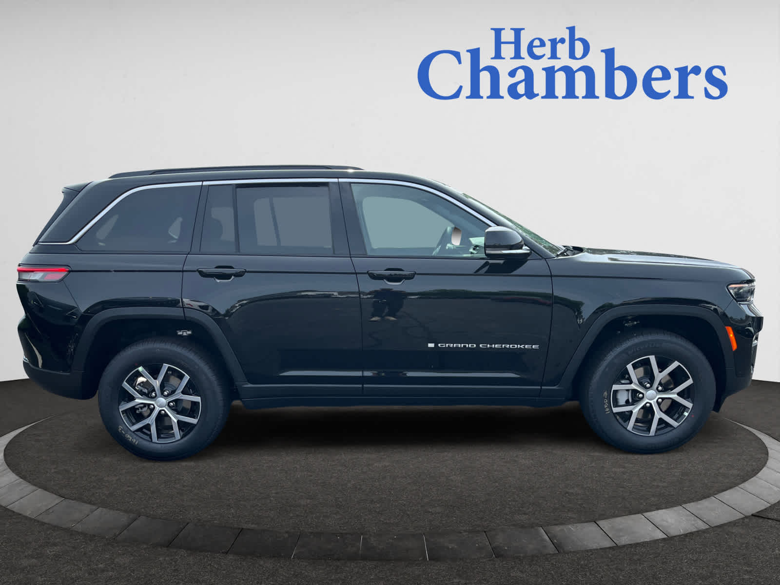 new 2025 Jeep Grand Cherokee car, priced at $52,935