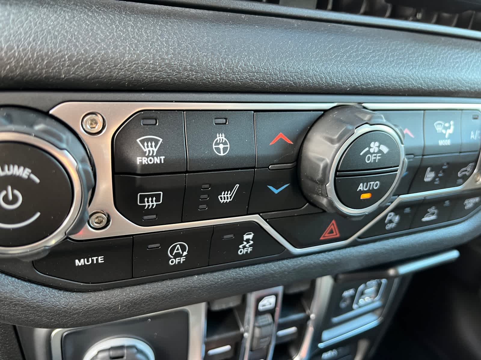 new 2025 Jeep Gladiator car, priced at $52,790