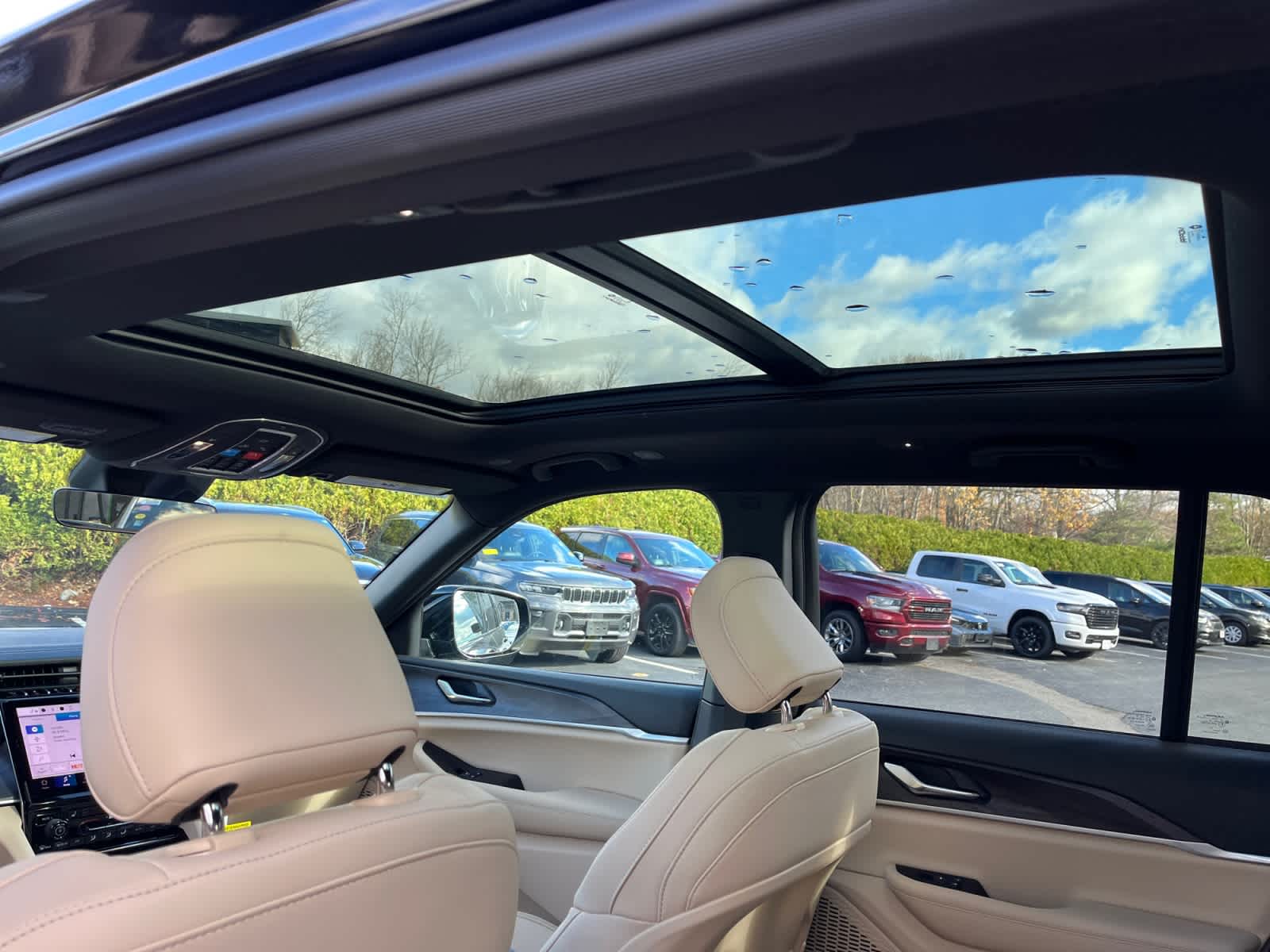 new 2025 Jeep Grand Cherokee car, priced at $45,910