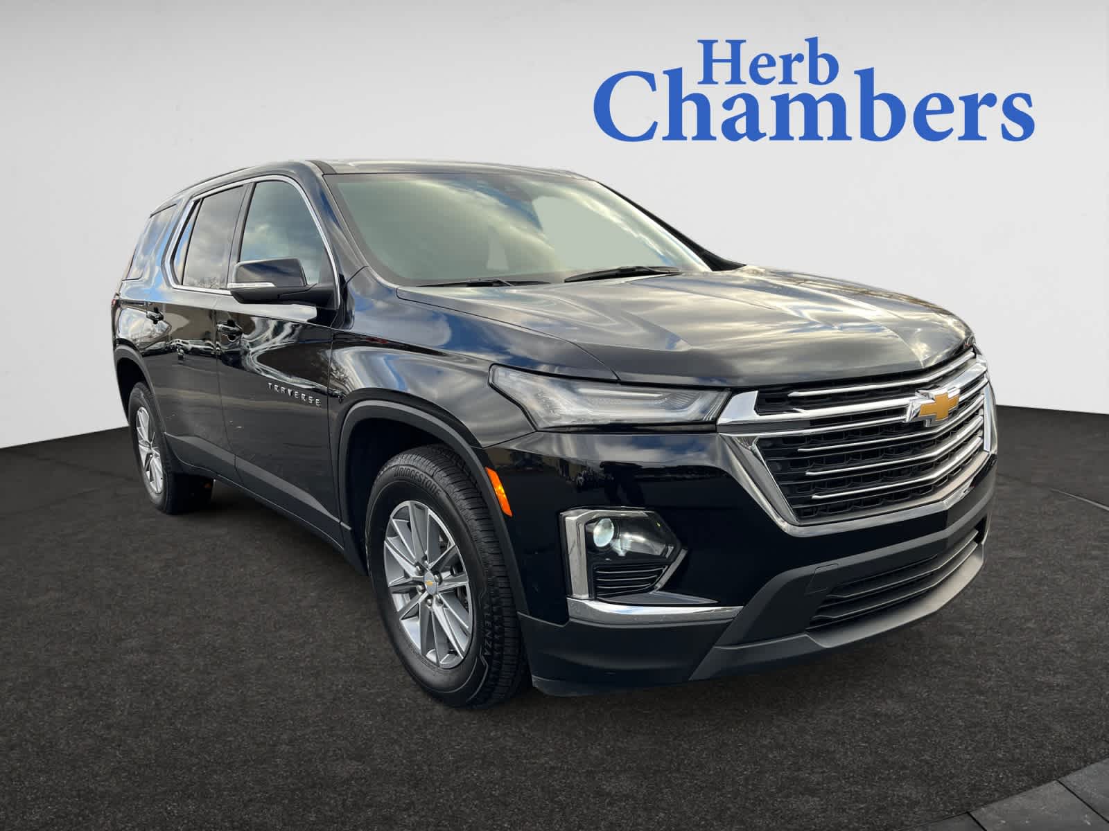 used 2022 Chevrolet Traverse car, priced at $33,328