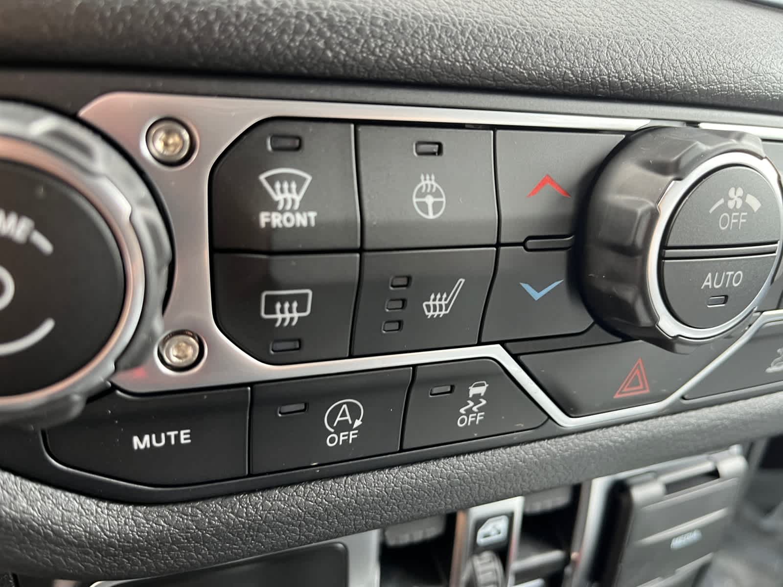 new 2025 Jeep Wrangler car, priced at $53,075