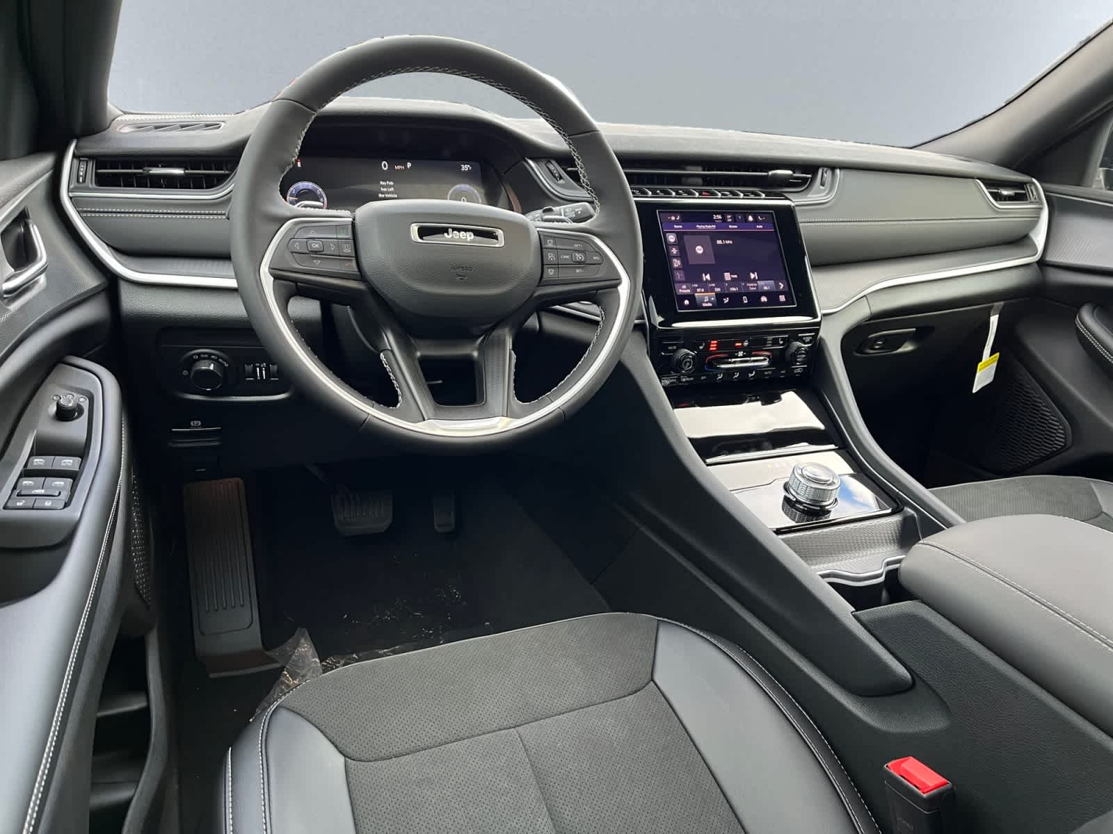 new 2025 Jeep Grand Cherokee car, priced at $45,270