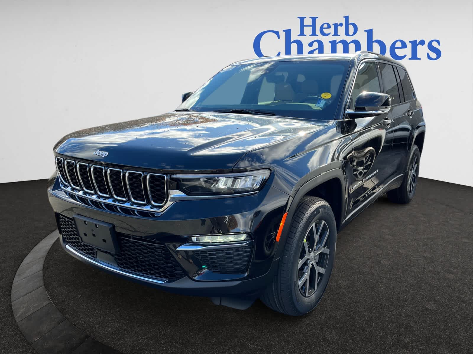 new 2025 Jeep Grand Cherokee car, priced at $45,910