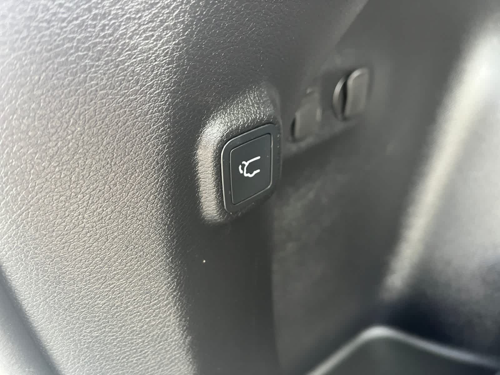 used 2021 Jeep Cherokee car, priced at $23,294