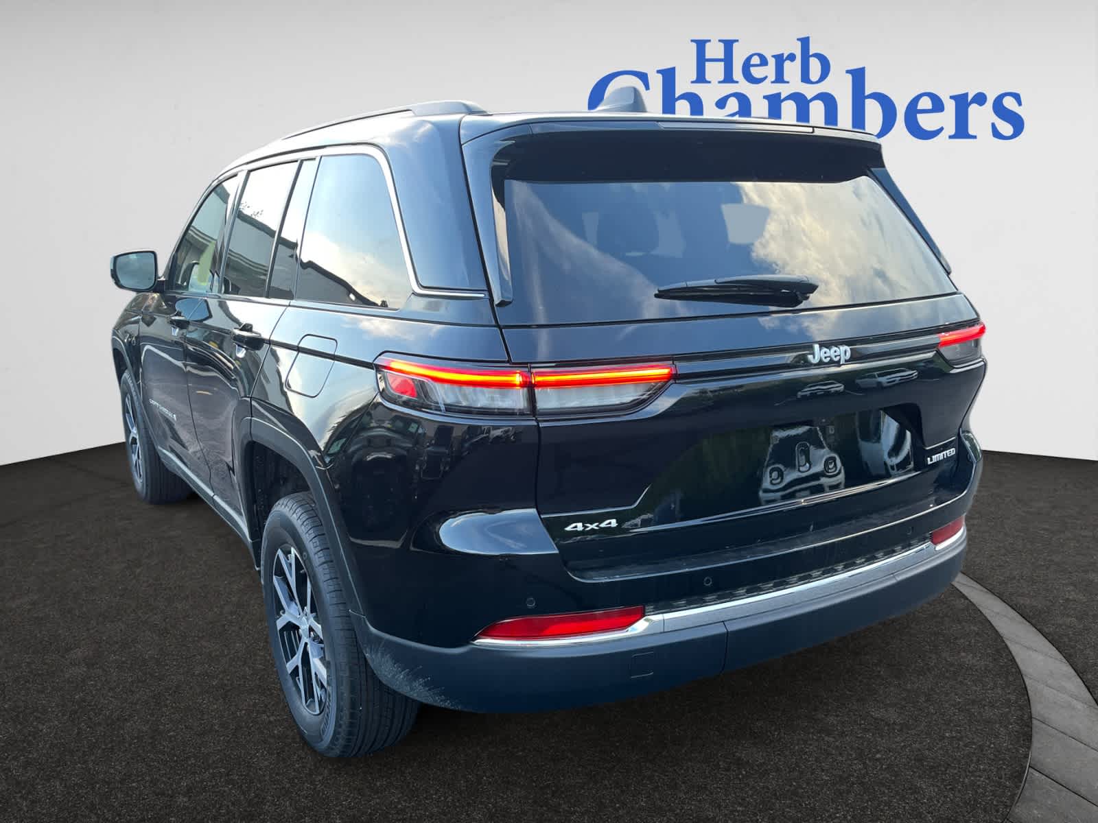 new 2025 Jeep Grand Cherokee car, priced at $49,810