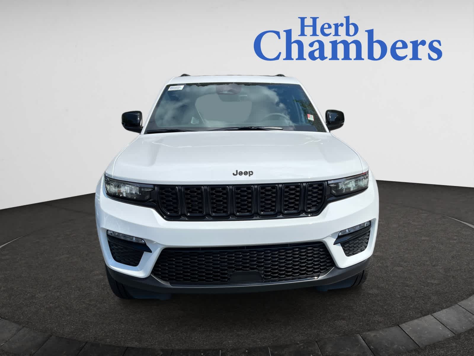 new 2025 Jeep Grand Cherokee car, priced at $52,140