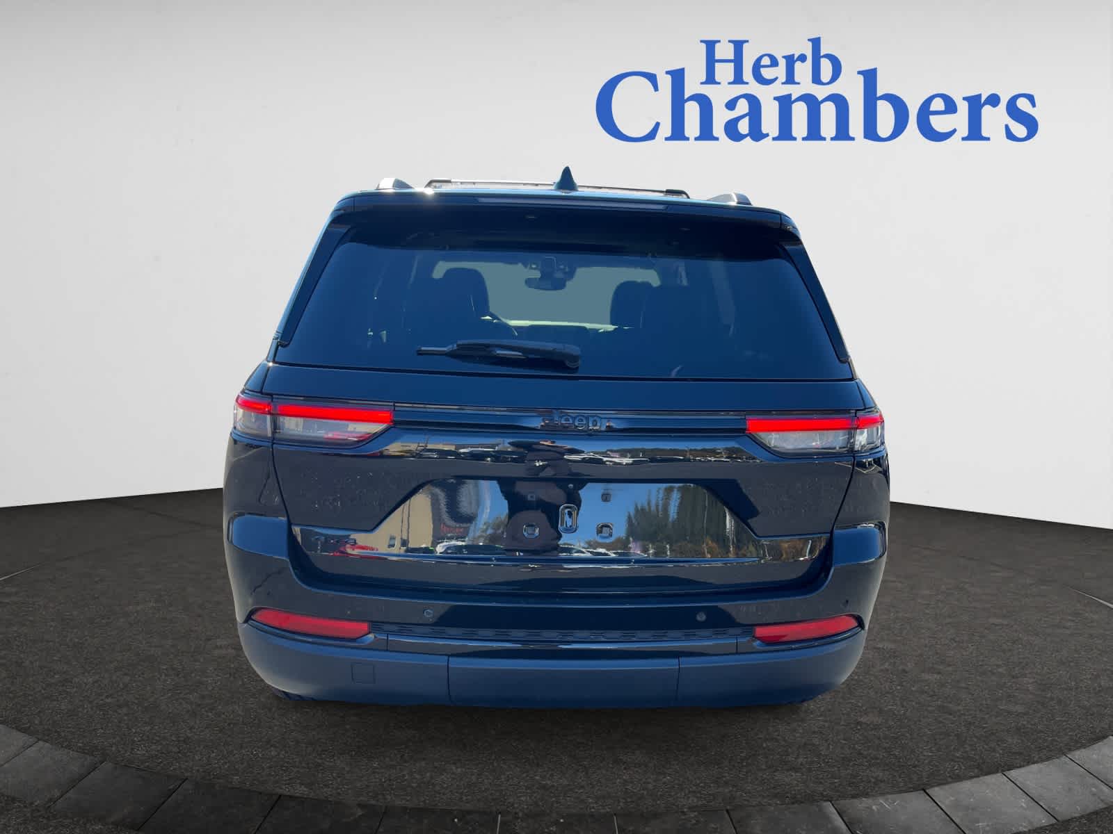 used 2022 Jeep Grand Cherokee car, priced at $30,886