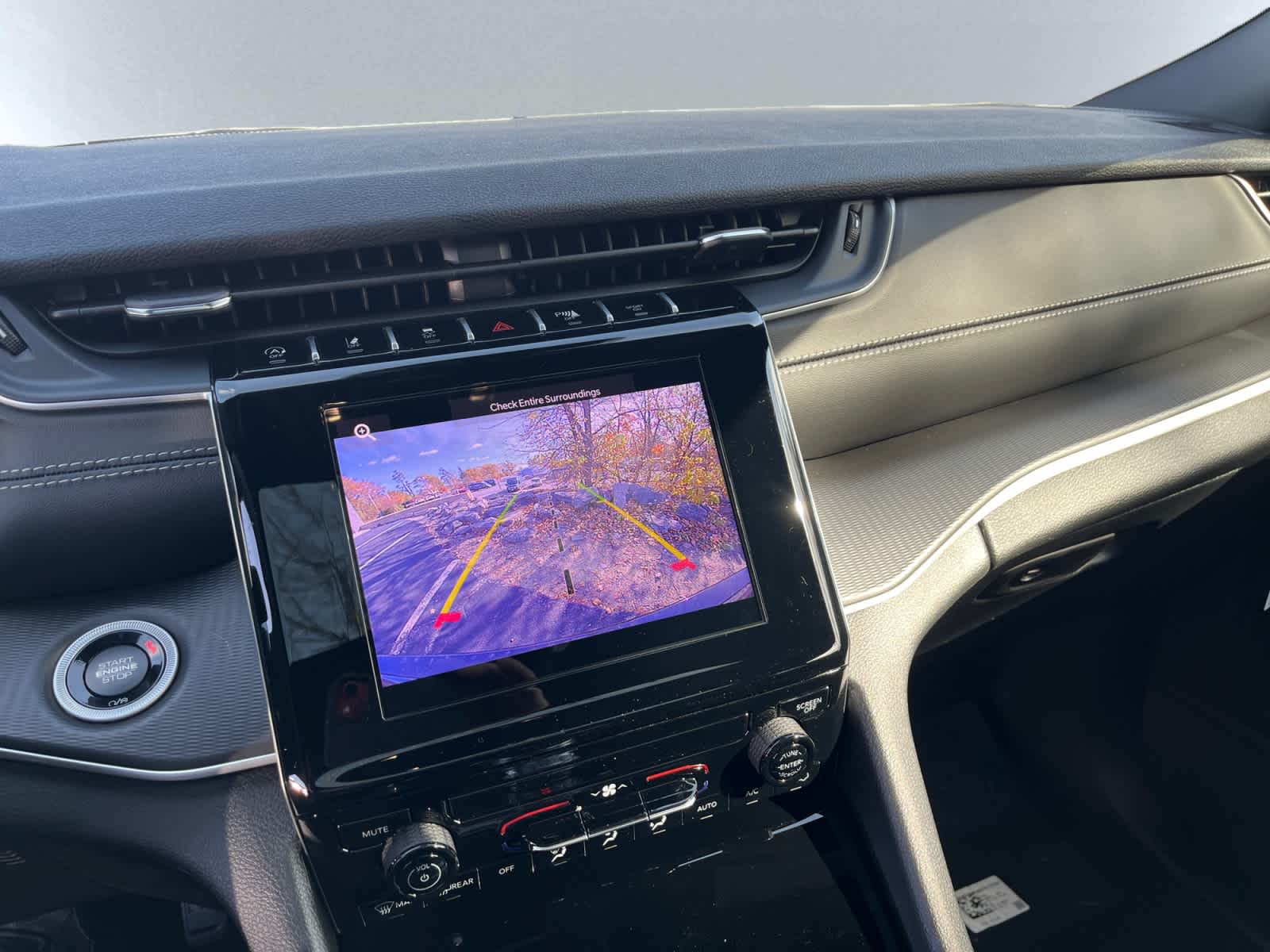 new 2025 Jeep Grand Cherokee car, priced at $38,275