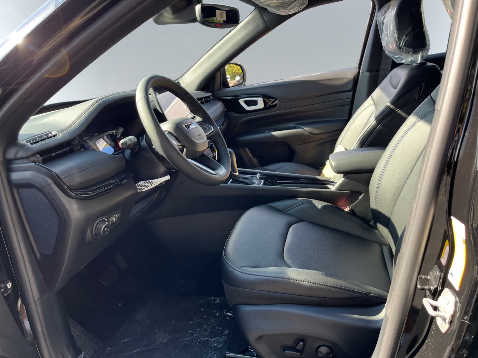 new 2025 Jeep Compass car, priced at $39,105