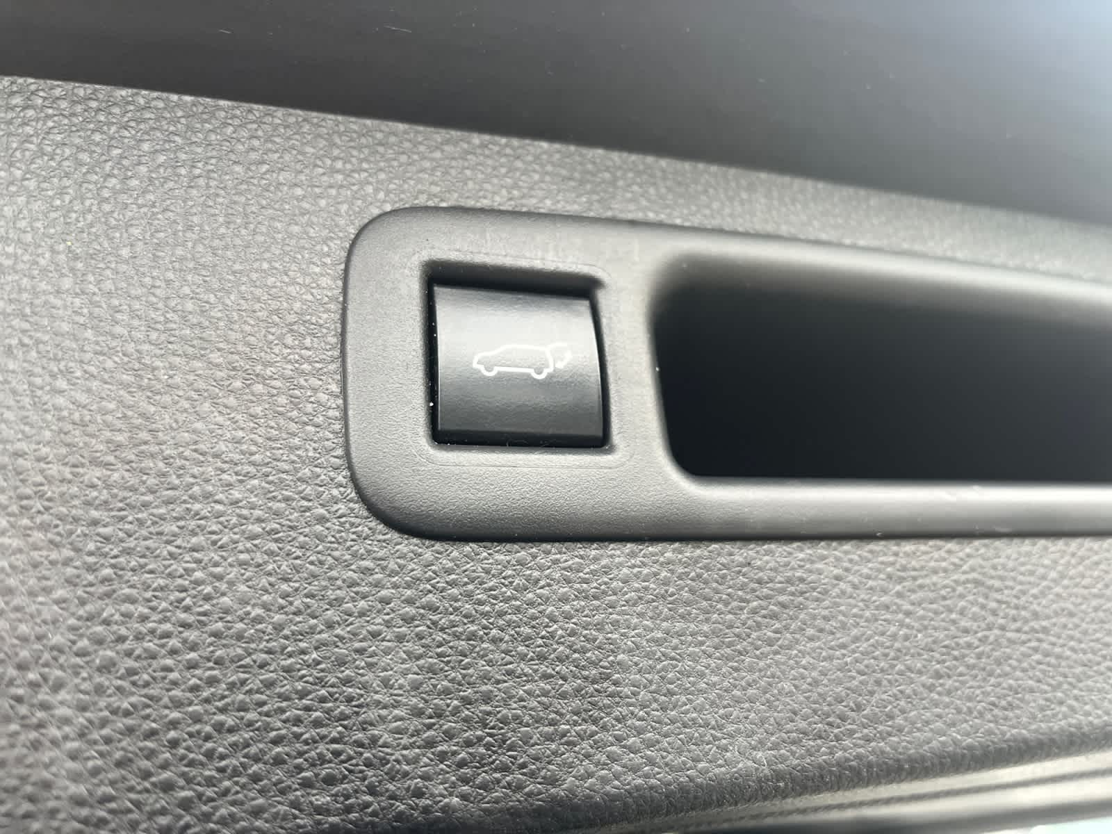 used 2020 Toyota Highlander car, priced at $26,894