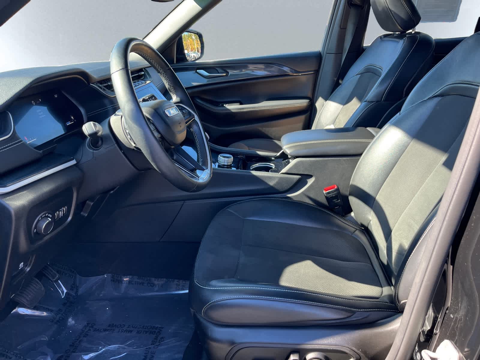 used 2022 Jeep Grand Cherokee car, priced at $30,886