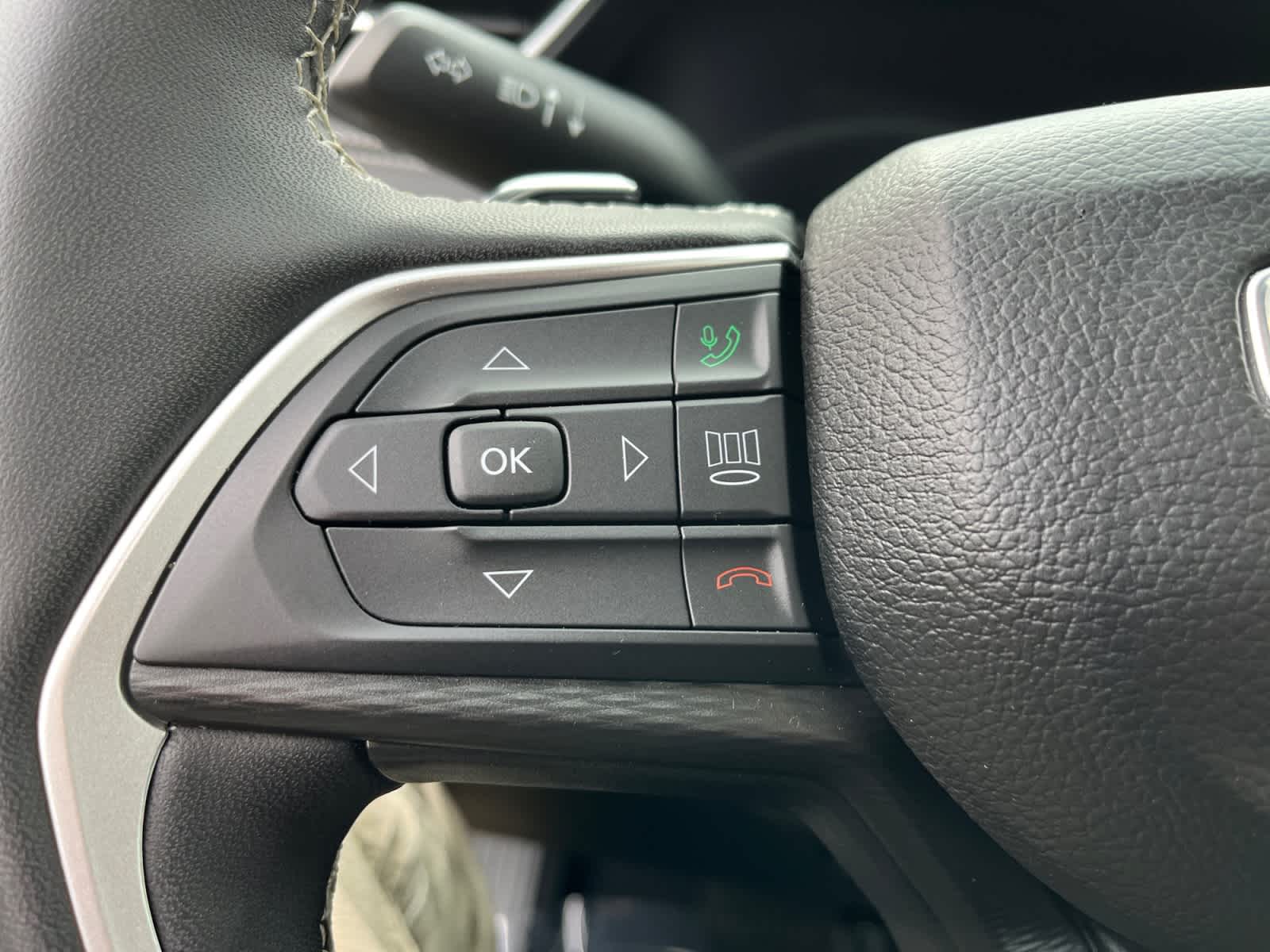 used 2024 Jeep Grand Cherokee car, priced at $32,280