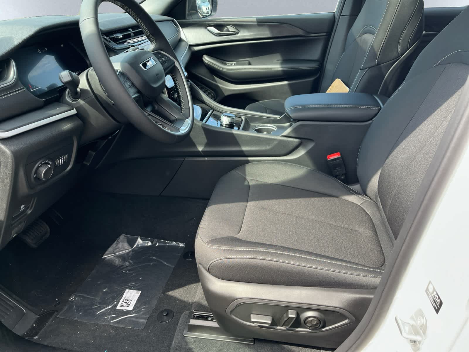 new 2025 Jeep Grand Cherokee car, priced at $41,780