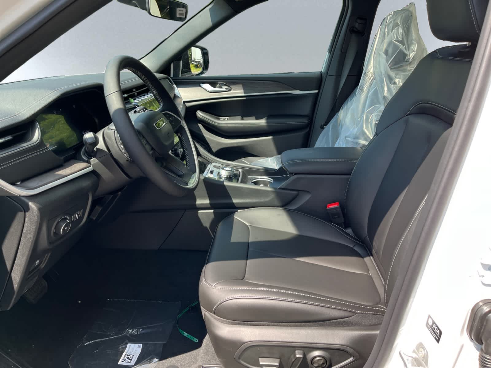 new 2025 Jeep Grand Cherokee car, priced at $52,140